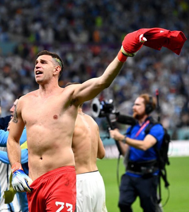 El Dibu anda desnudo... literalmente : argentina