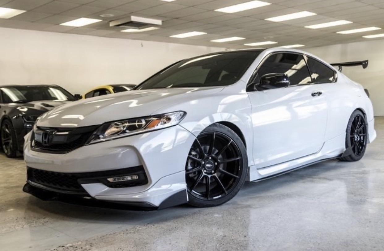 Looking into buying this 2017 Accord V6 MT. Someone stop me!! r/Honda