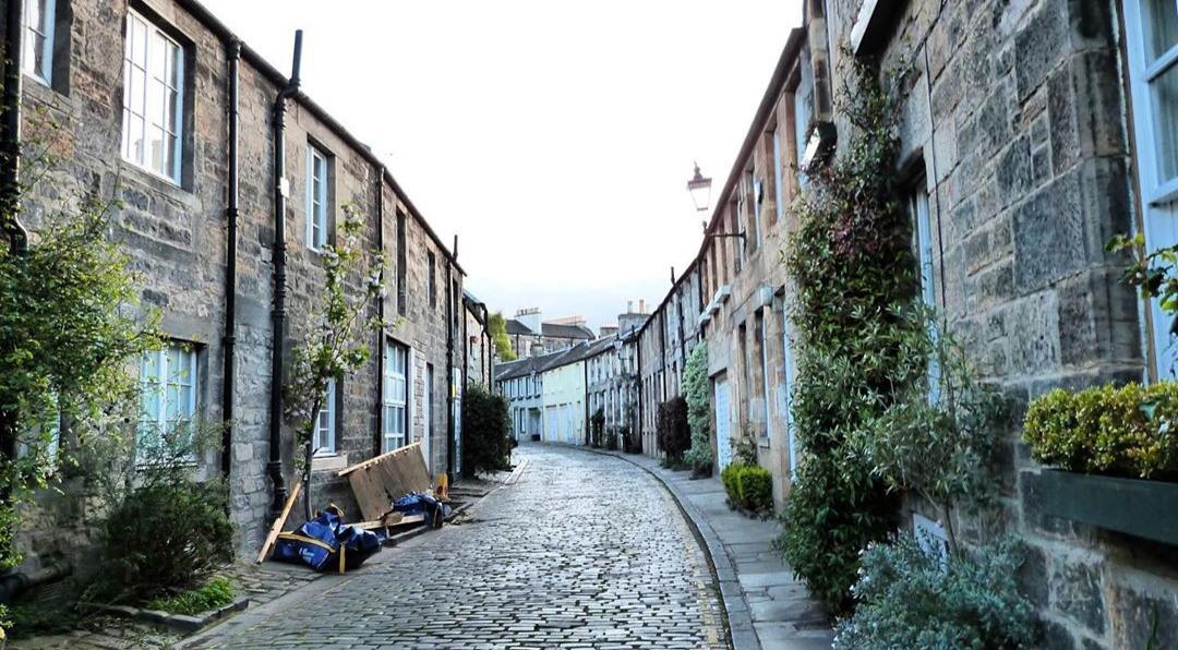 Circus Lane, Edinburgh, Scotland r/CityPorn