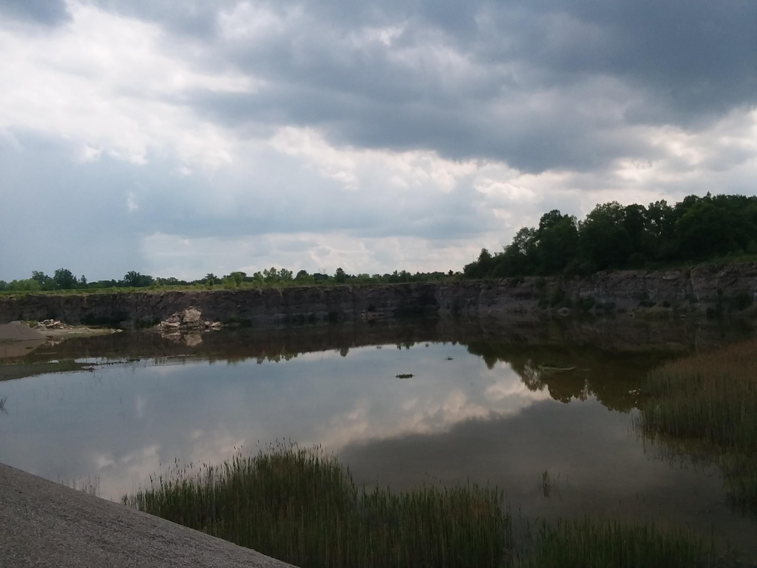 Abandoned quarry, Sylvania Ohio [2576x1932][OC] r/EarthPorn