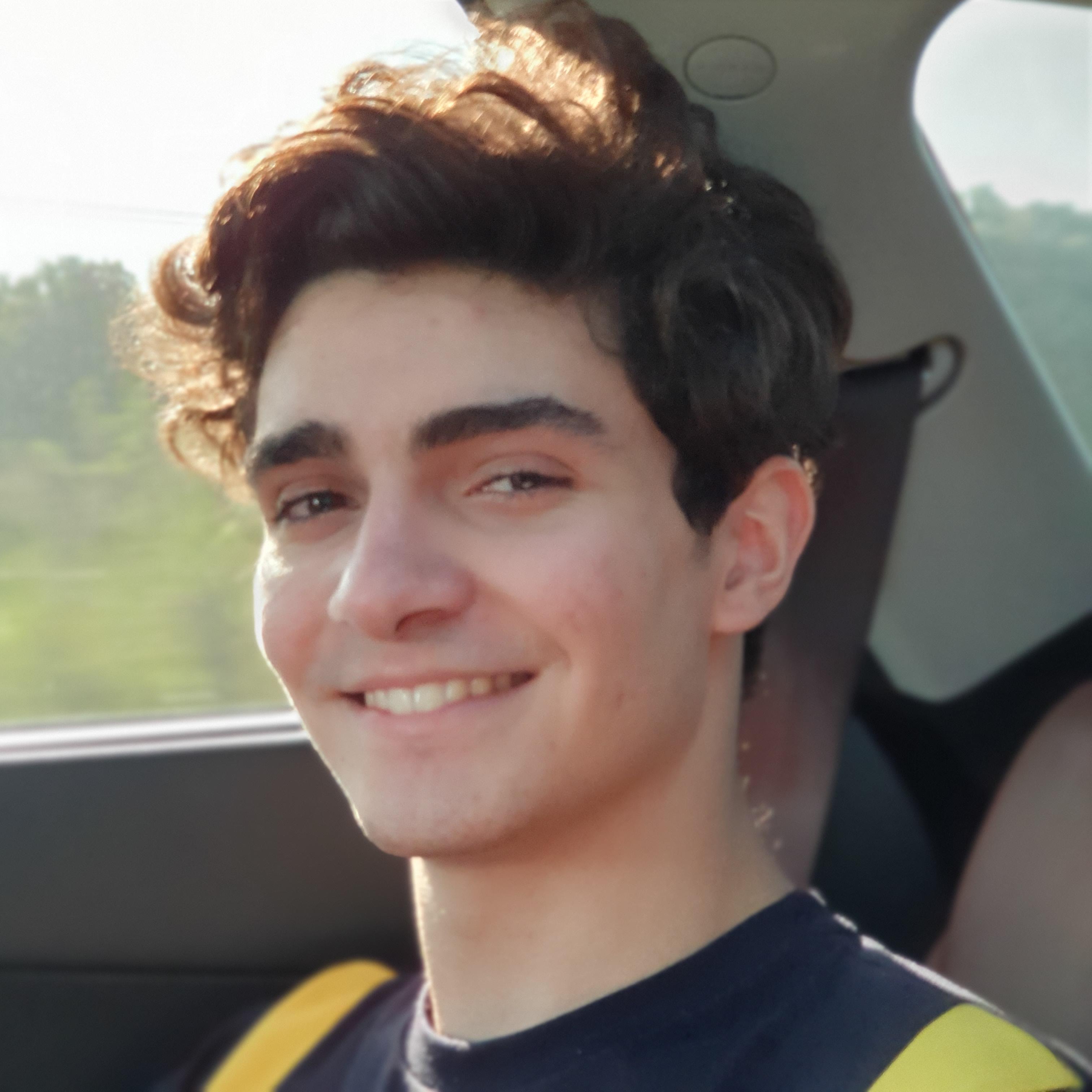 Need suggestions. What hairstyle fits me better? r/malehairadvice
