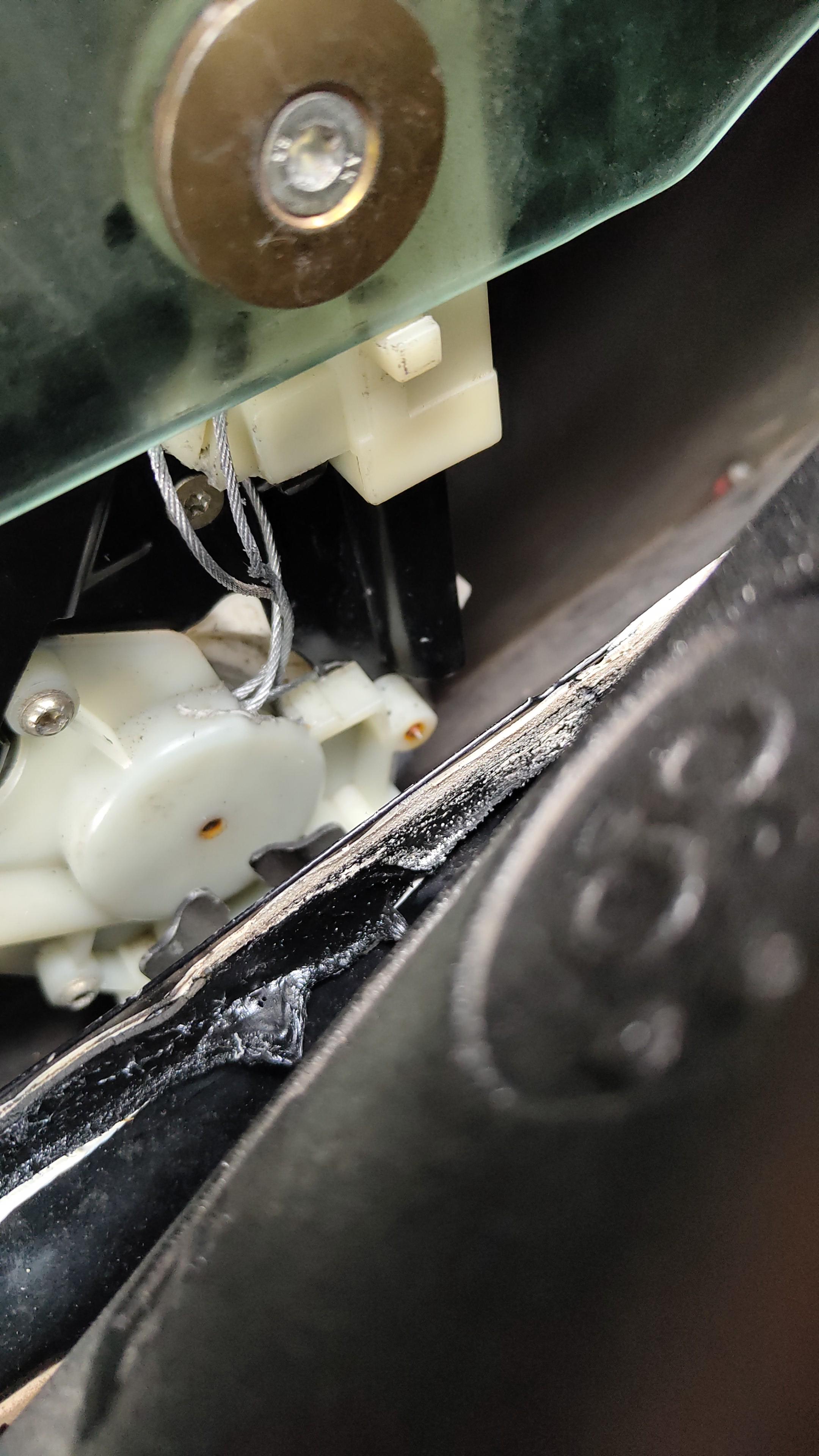 Window stuck down e39 r/BMW