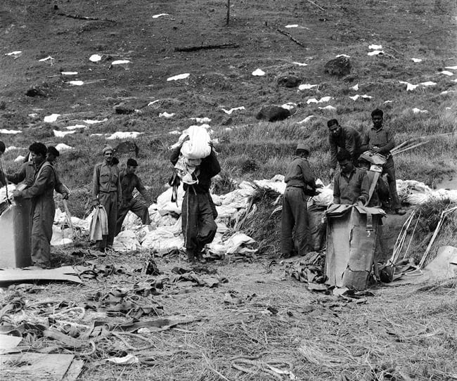Indian soldiers collecting airlifted weapons and supplies during the