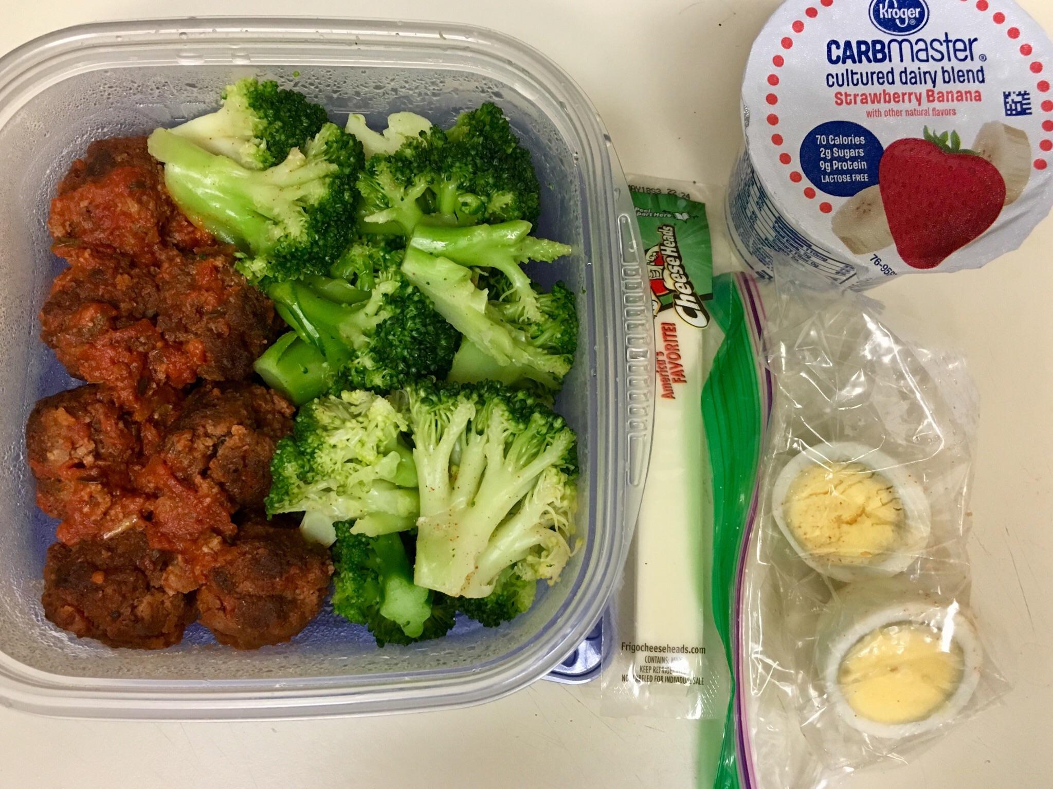 Tomorrow’s lunch Broccoli and lowcarb meatballs + my goto snacks of