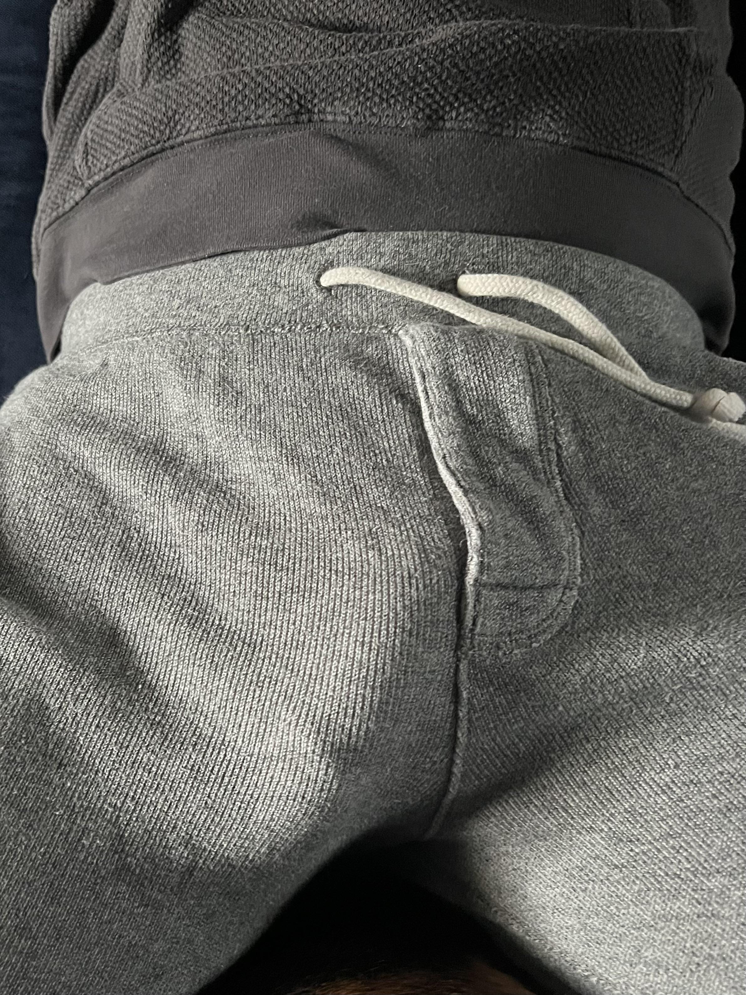 Grey sweatpants season! r/BulgeFlaunters