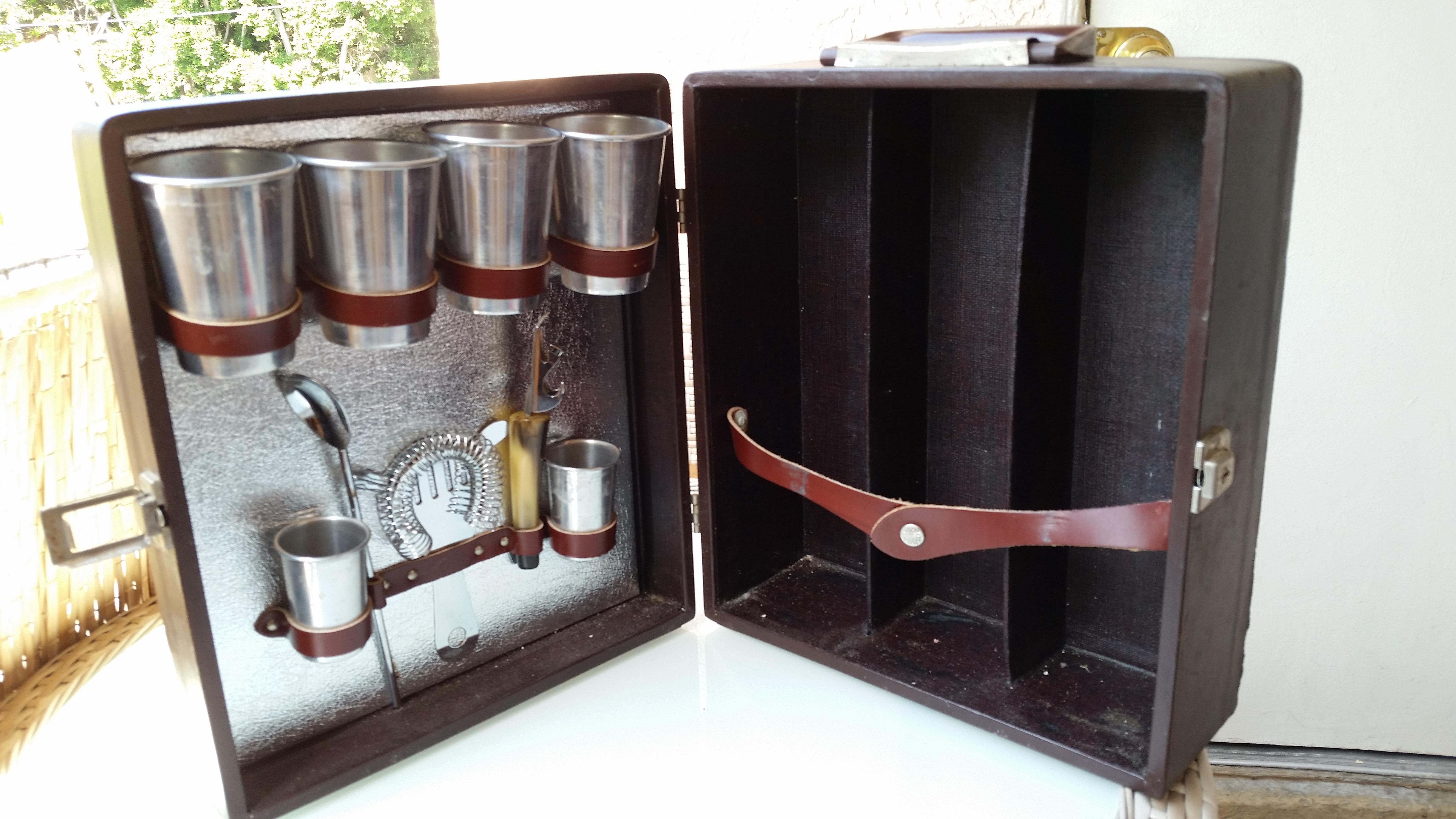 Got this portable bar for 2 at a garage sale, but I ave no idea how to