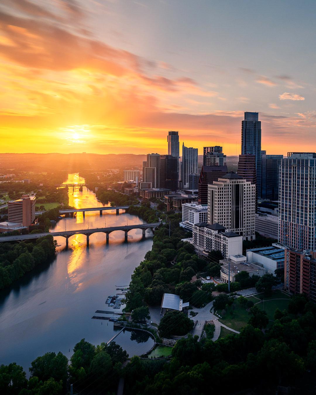 Austin, Texas during a hazy sunset [OC] CityPorn
