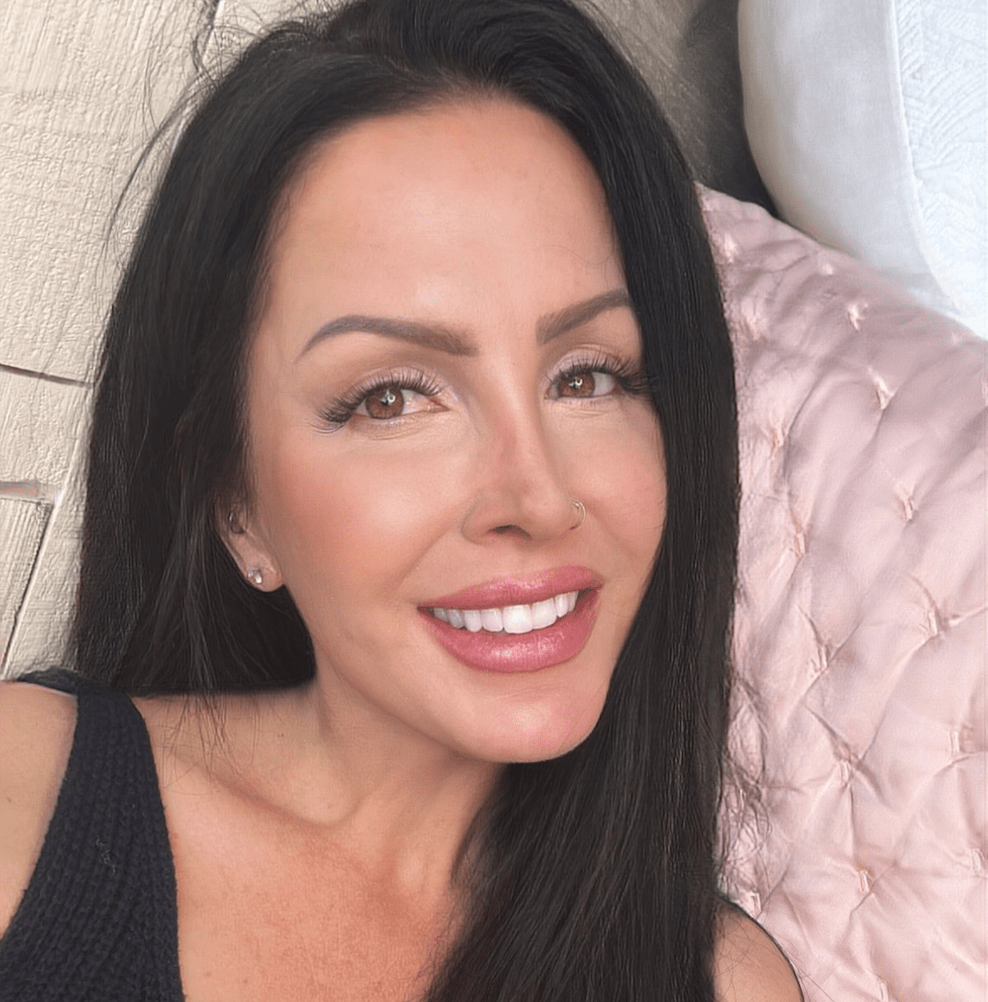 Even at 40 years old I love taking selfies - Sexy