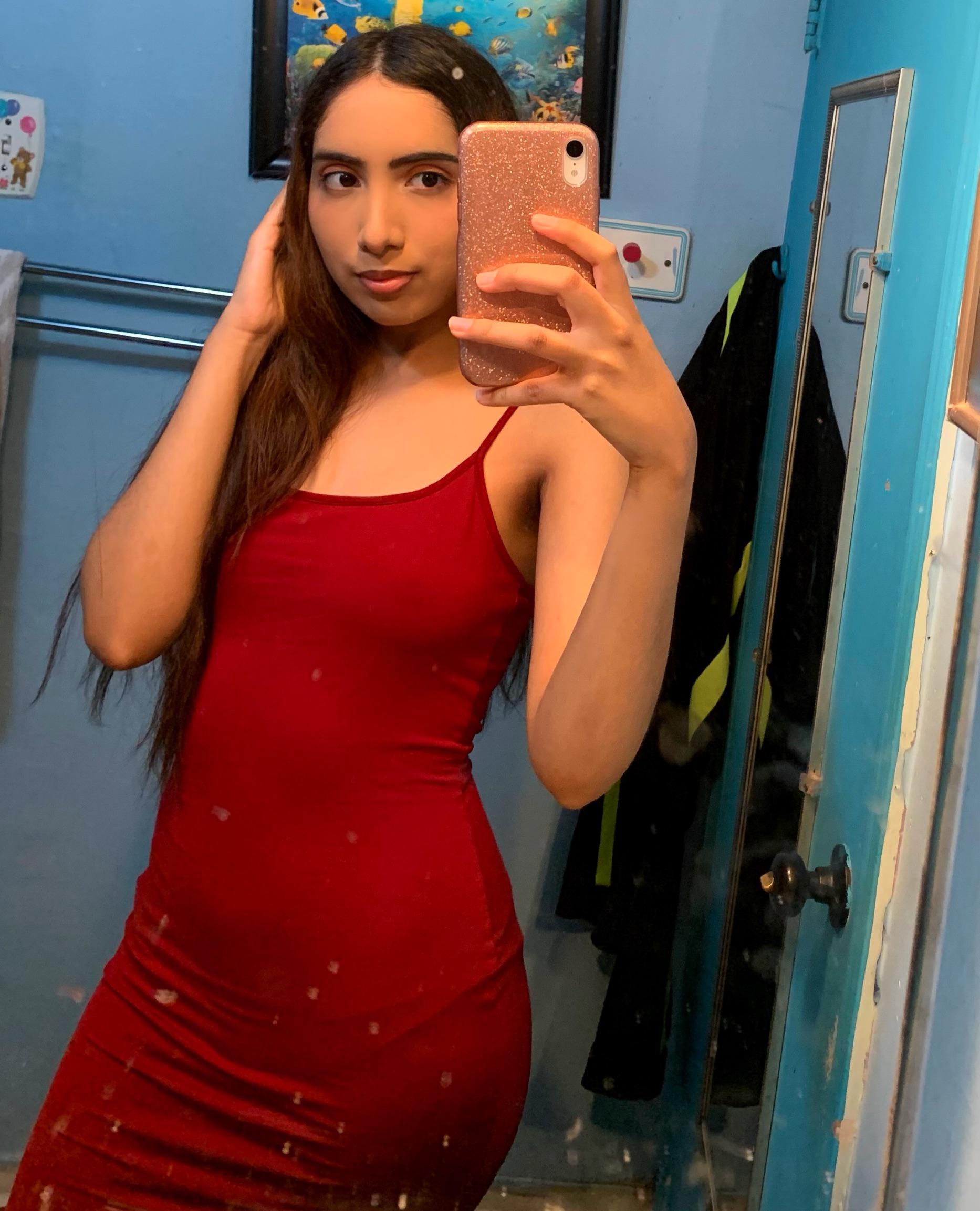 Used to be insecure about my skin tone now I love it 🥰 F20 : selfie