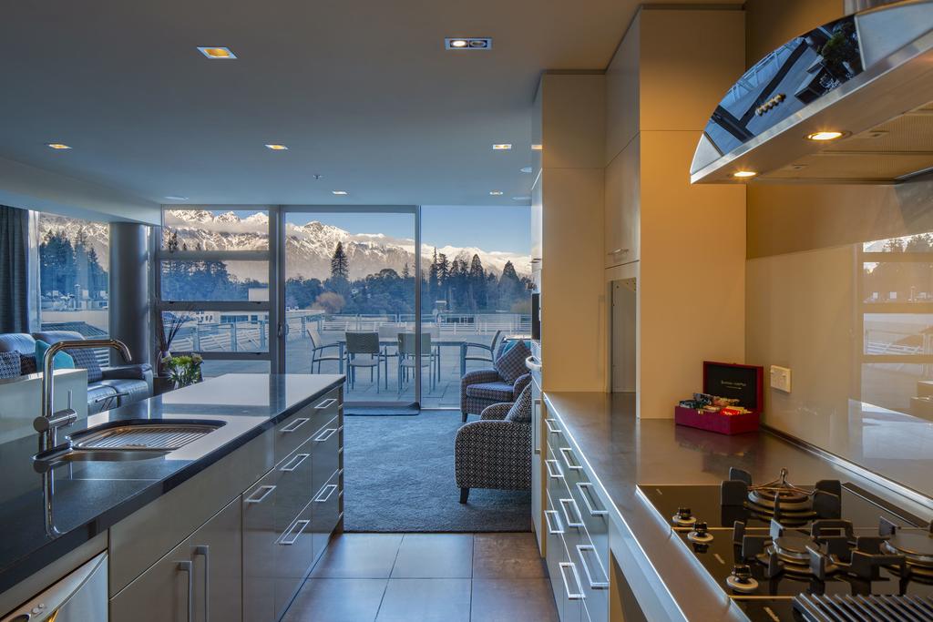 53 Shotover Apartment's Kitchen, Queenstown, New Zealand (1024x683) r
