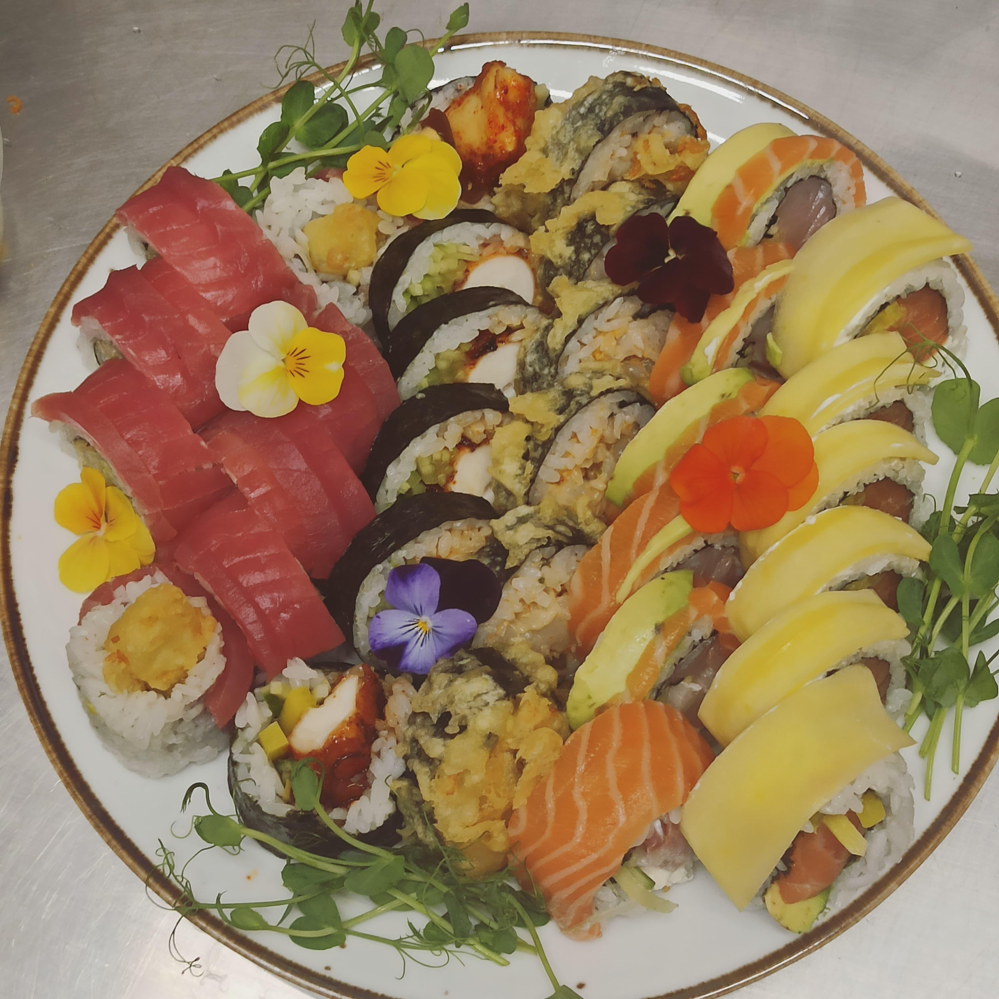 A mixed plate r/sushi