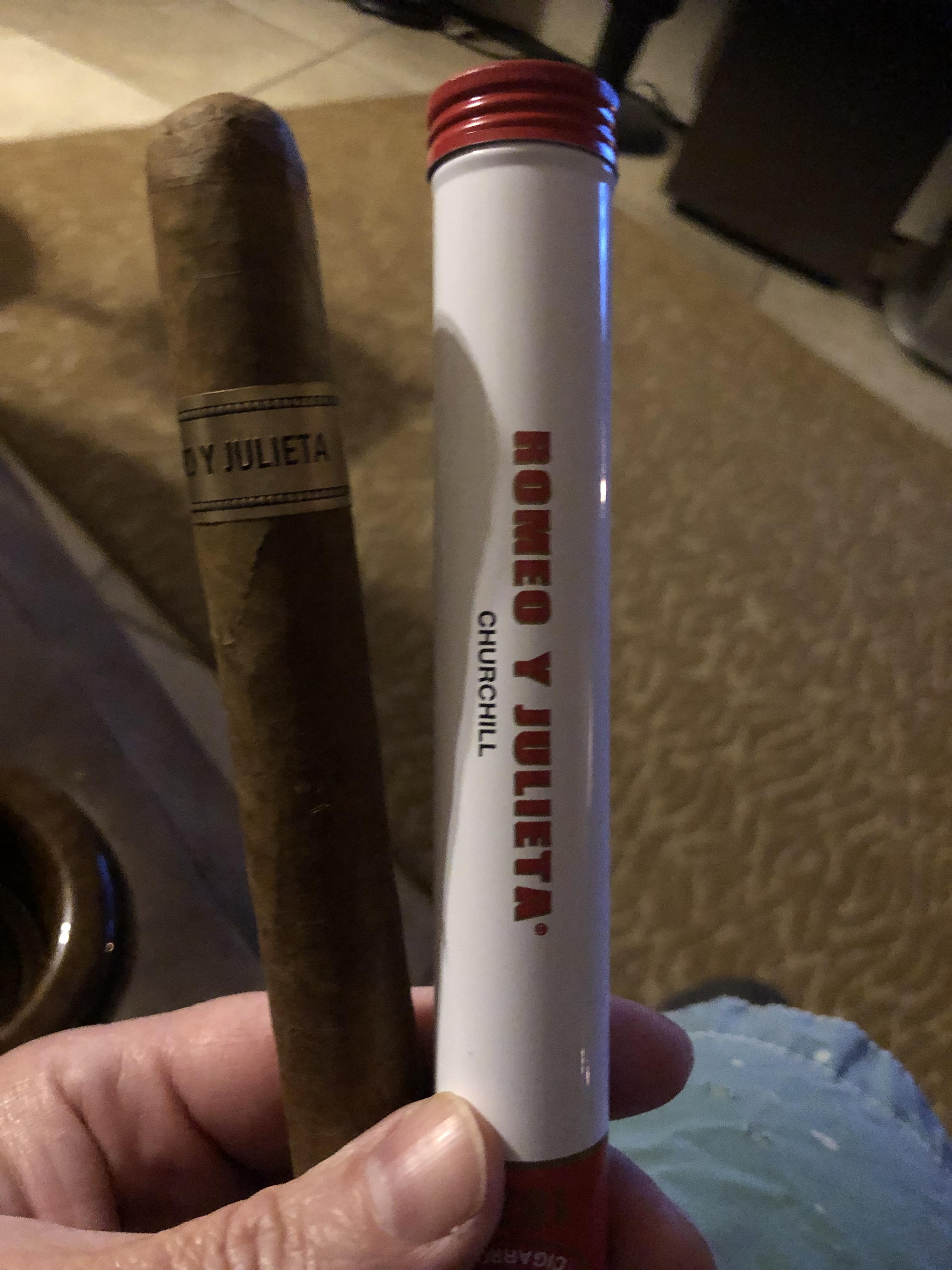 I love a good cigar that comes in a tube r/cigars