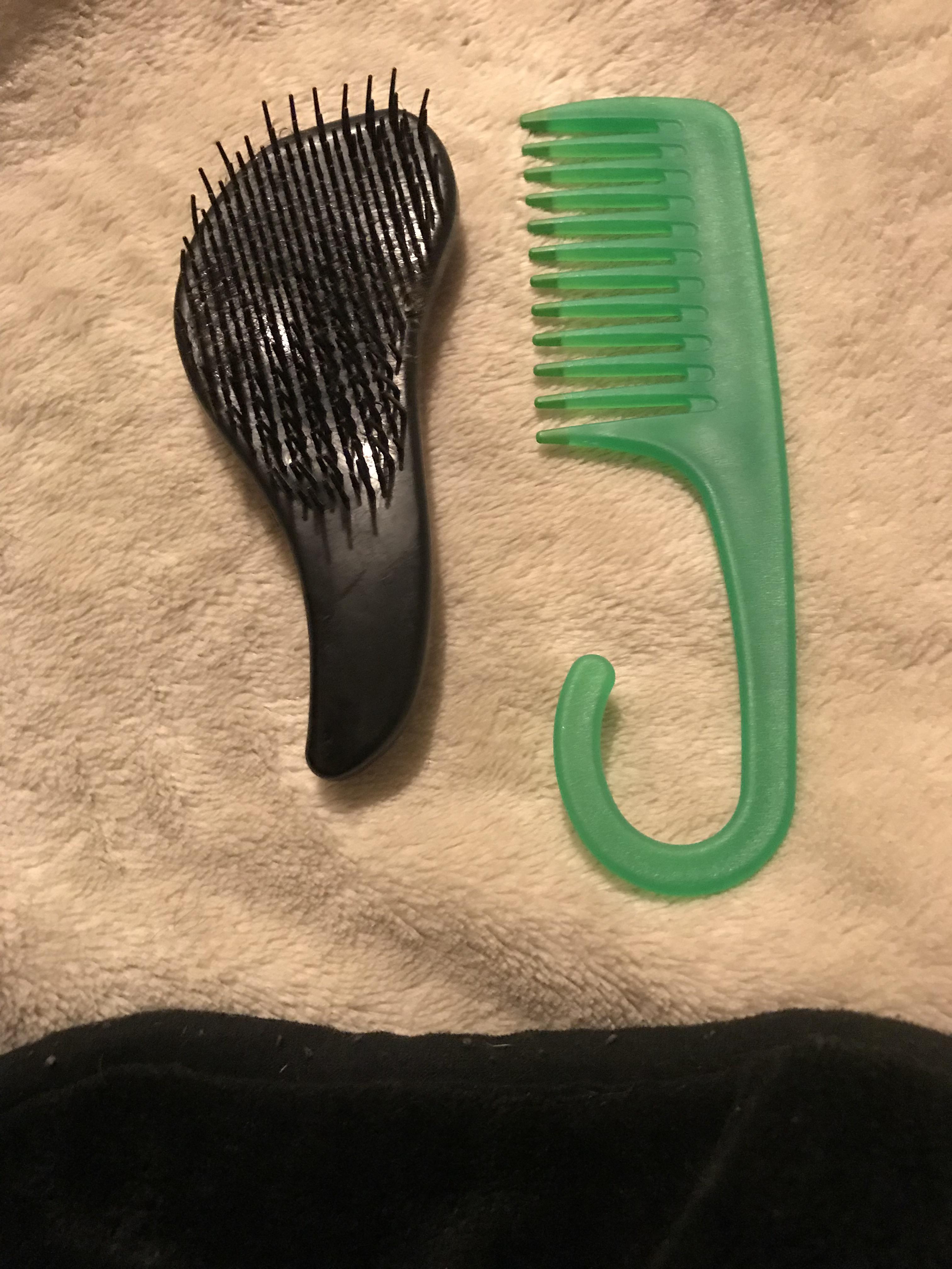 FOUND A GOOD DETANGLER BRUSH AND SHOWER COMB AT DOLLAR TREE!!! (I have