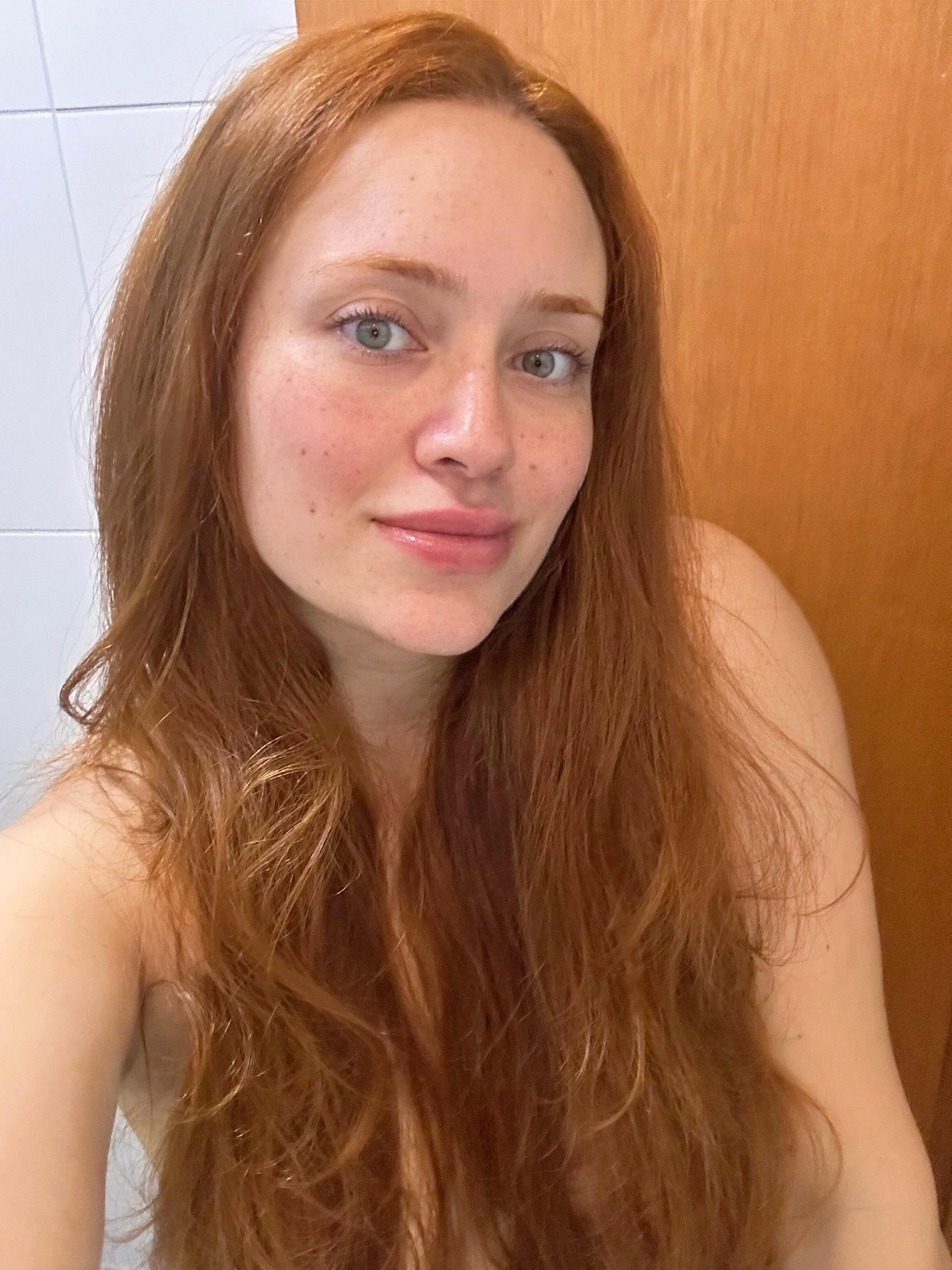 Love walking naked after shower : BiGoneMild