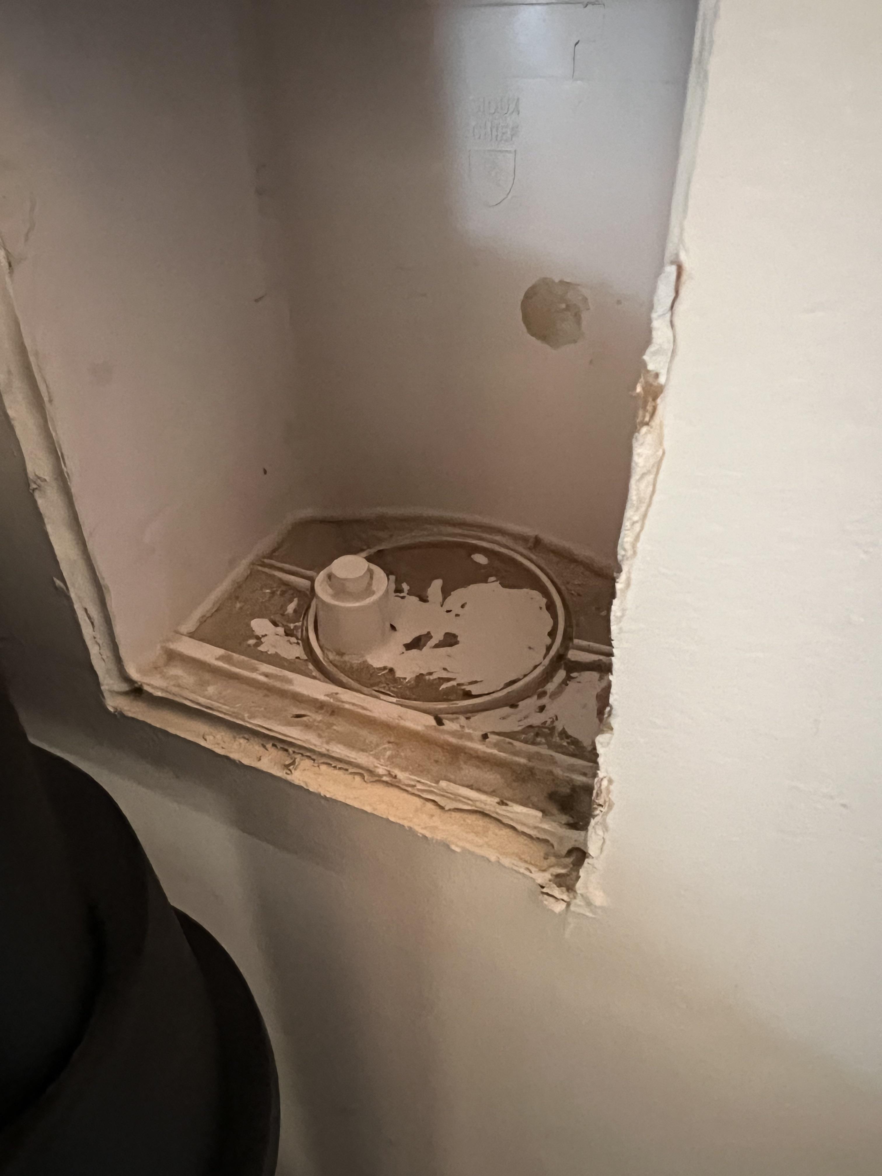 Sewage smell from wall with unused washer drain r/Plumbing