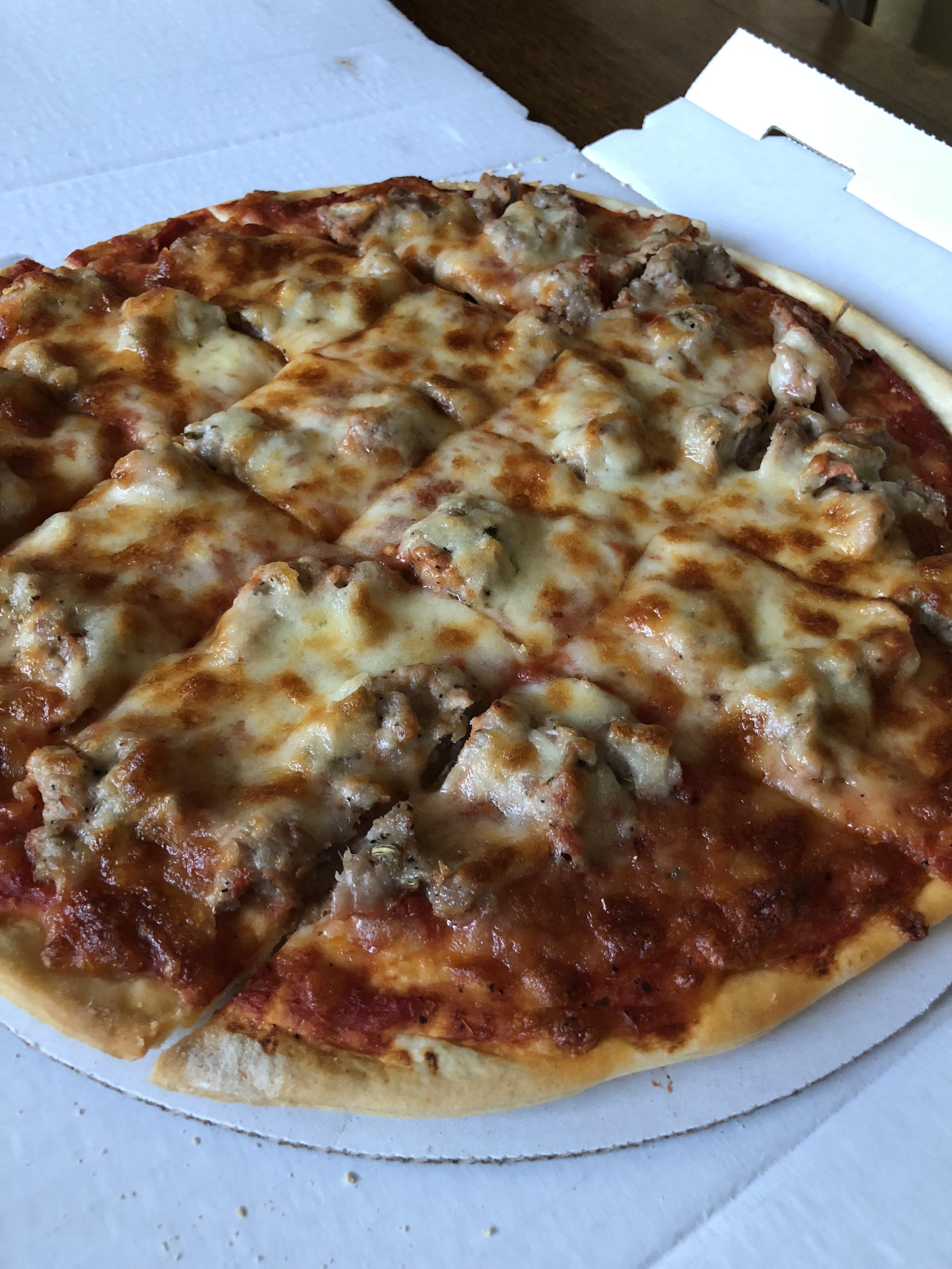 Pete’s Pizza. 3737 N Western Ave, Chicago, IL. (sausage) r/Pizza