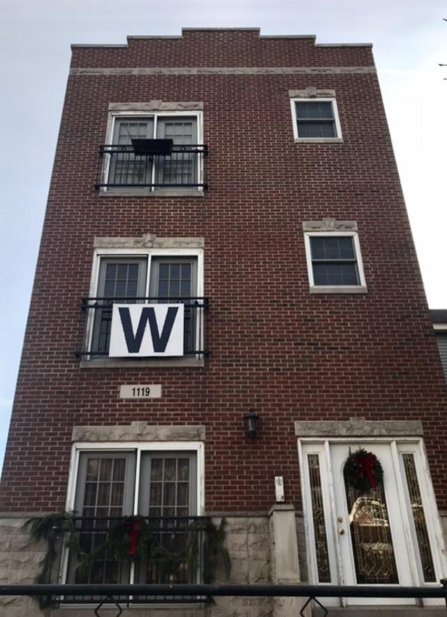 Near Wrigley Field in Chicago r/AccidentalWesAnderson