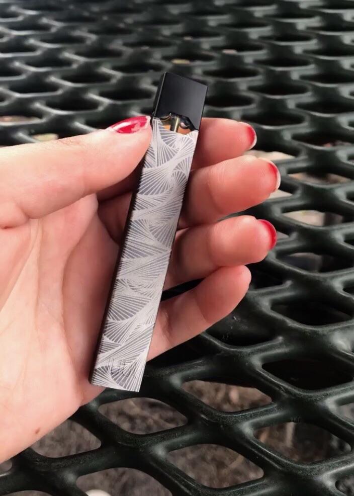 My friend’s engraved JUUL r/juul