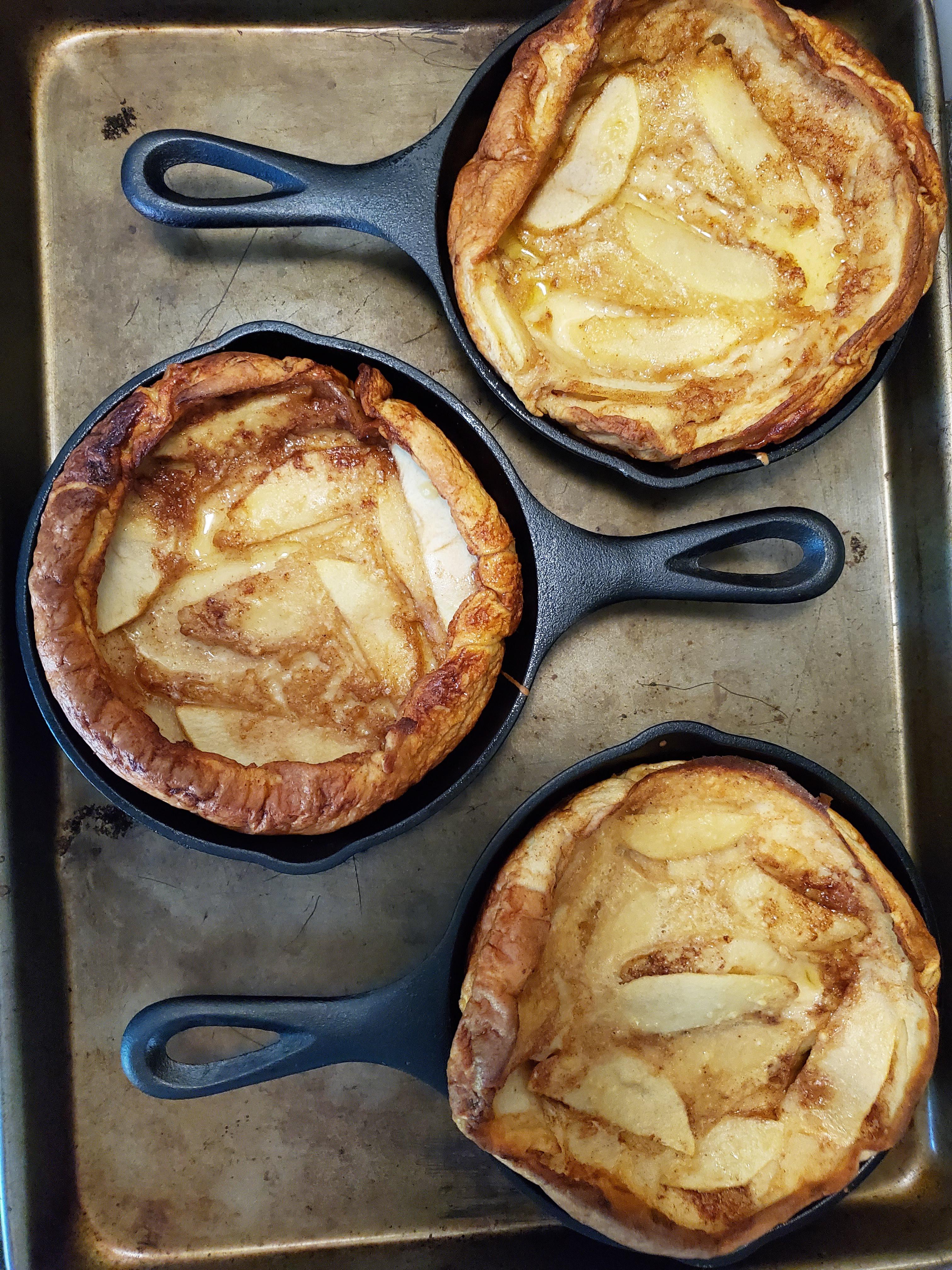 Individual apple dutch baby (babies?) for breakfast! r/Baking