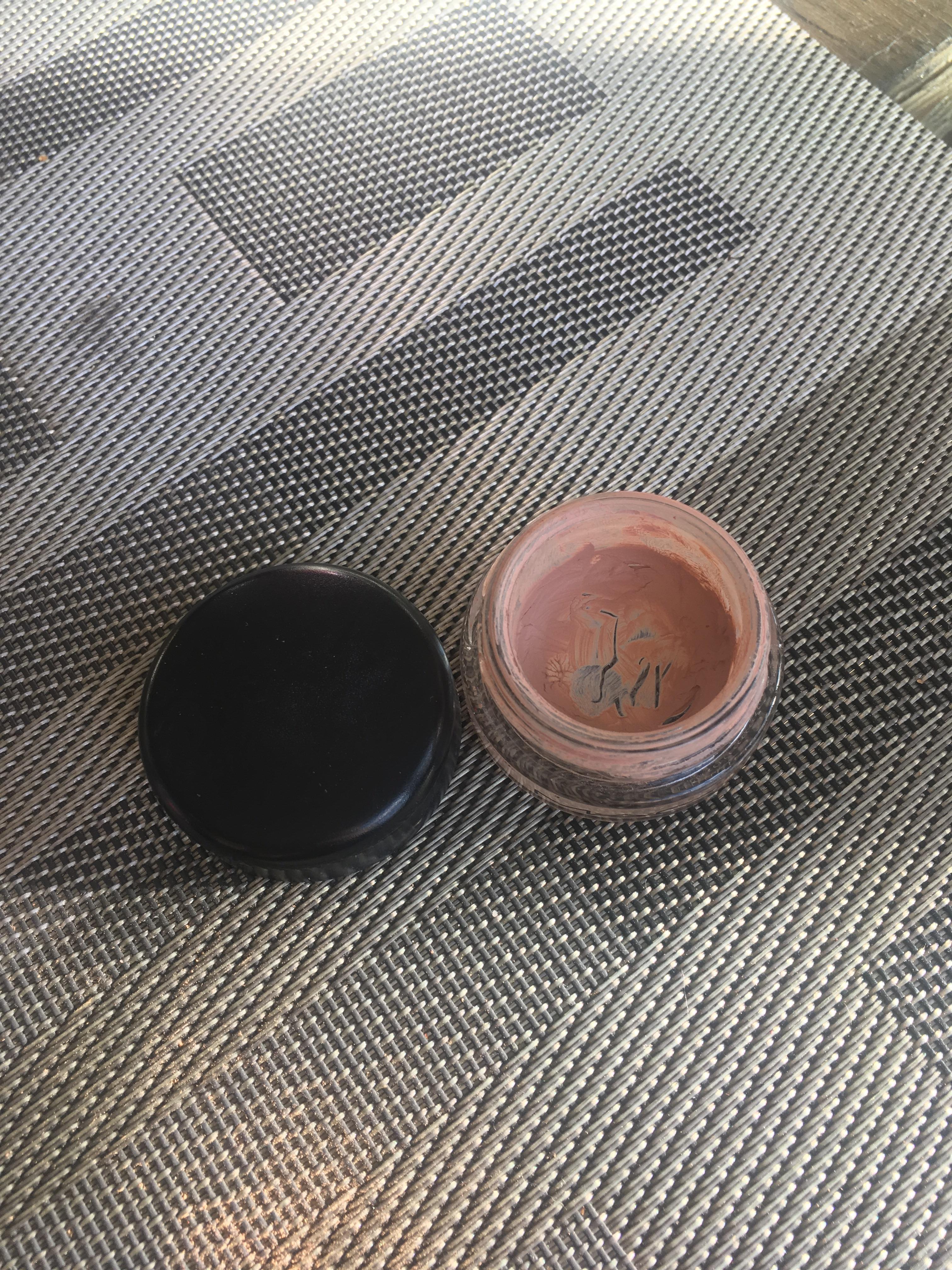 MAC painterly pot. Use this everyday for eyeshadow. HG for me but I have an Ulta and wet n wild