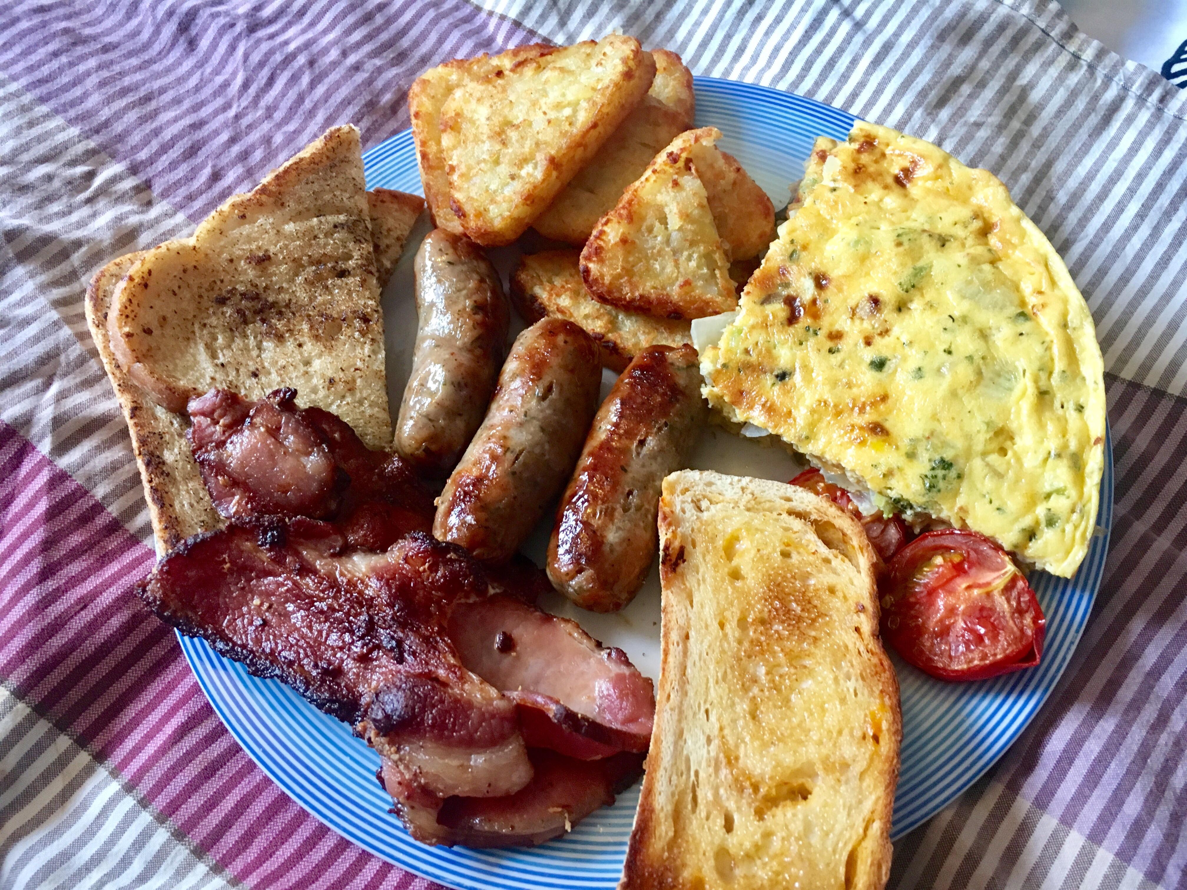 [Homemade] Breakfast. Caramelised onion sausages, bacon, hash browns