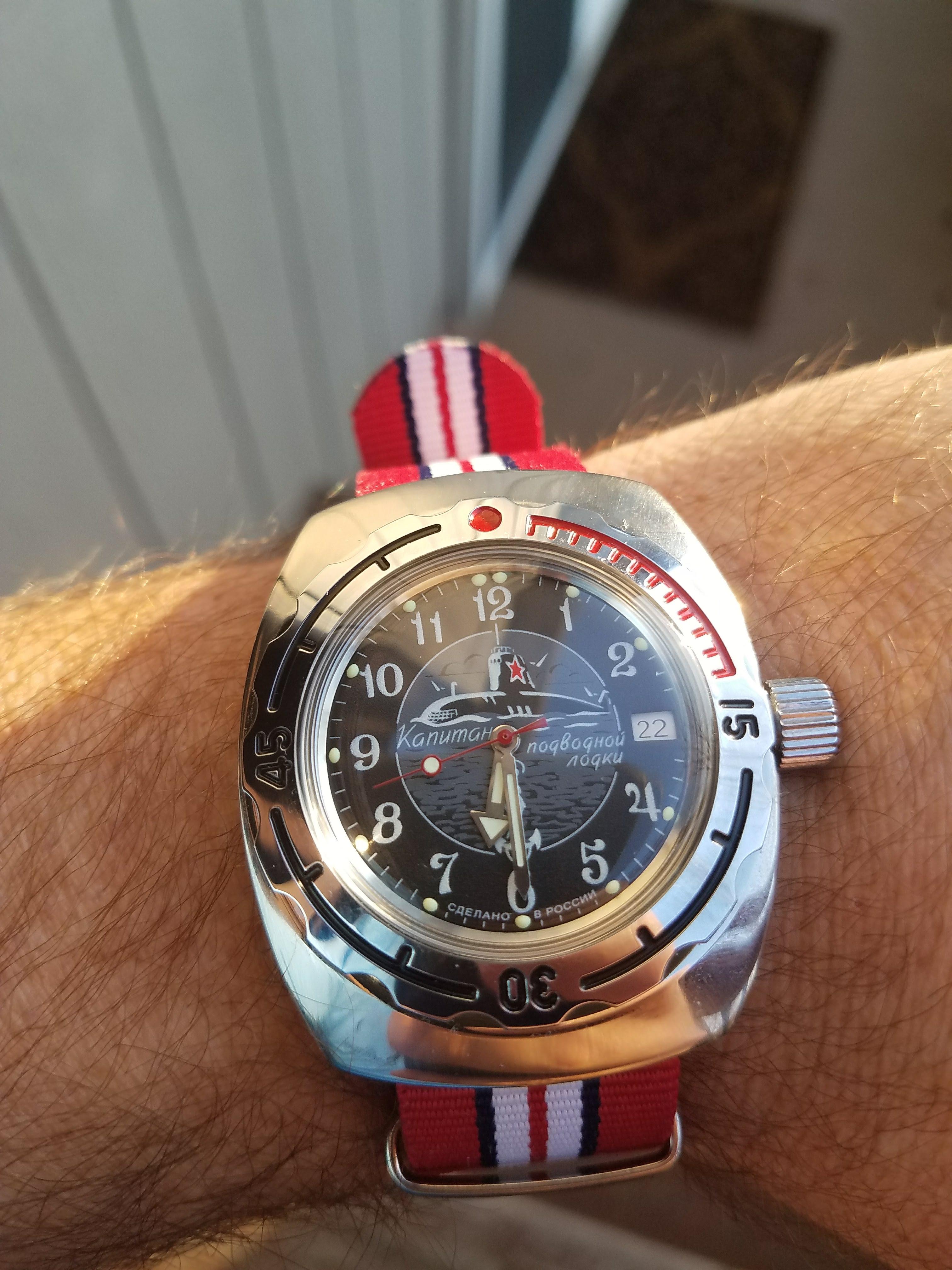 [VOSTOK AMPHIBIAN RUSSIAN WATCH 1967 DESIGN SUBMARINE 090831] I think