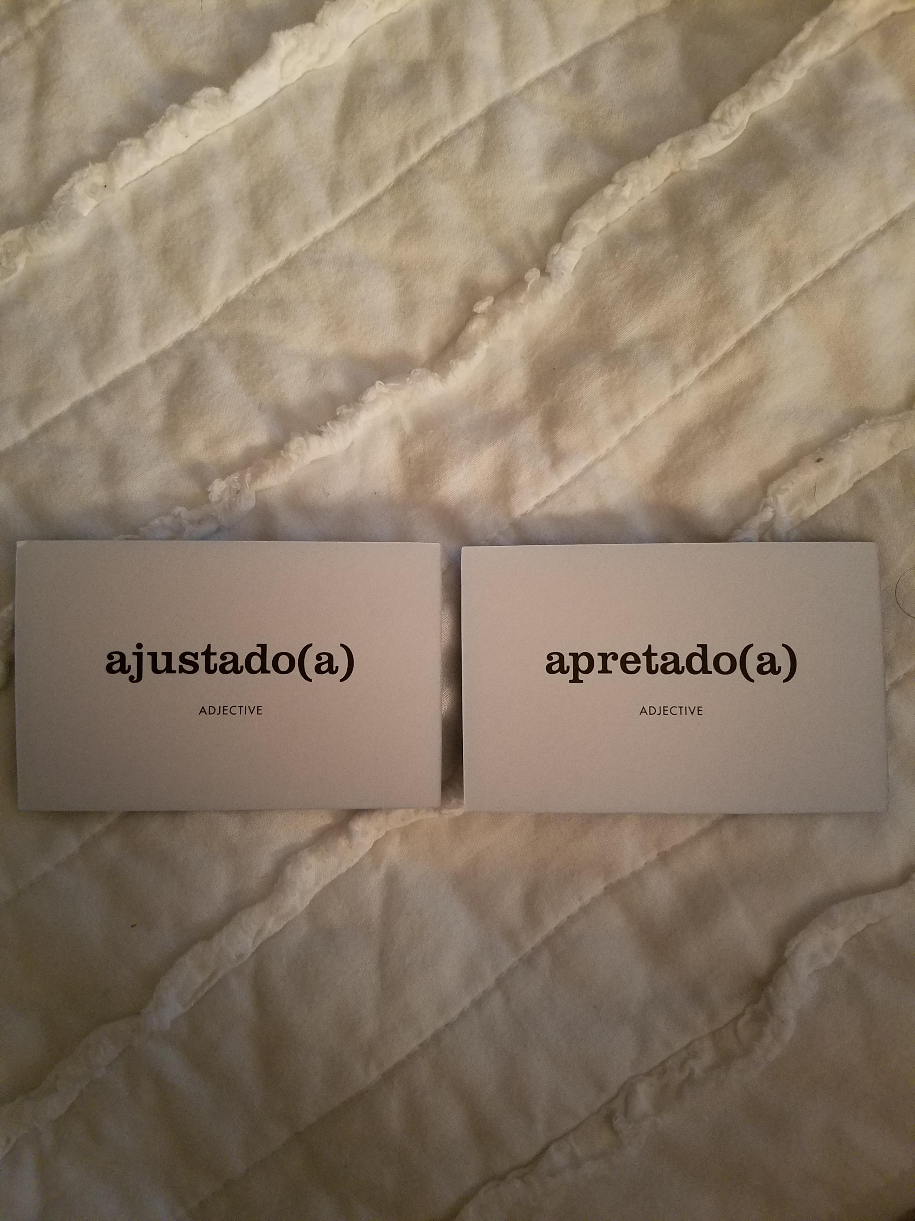 They both mean "tight" in spanish. What is the difference between them