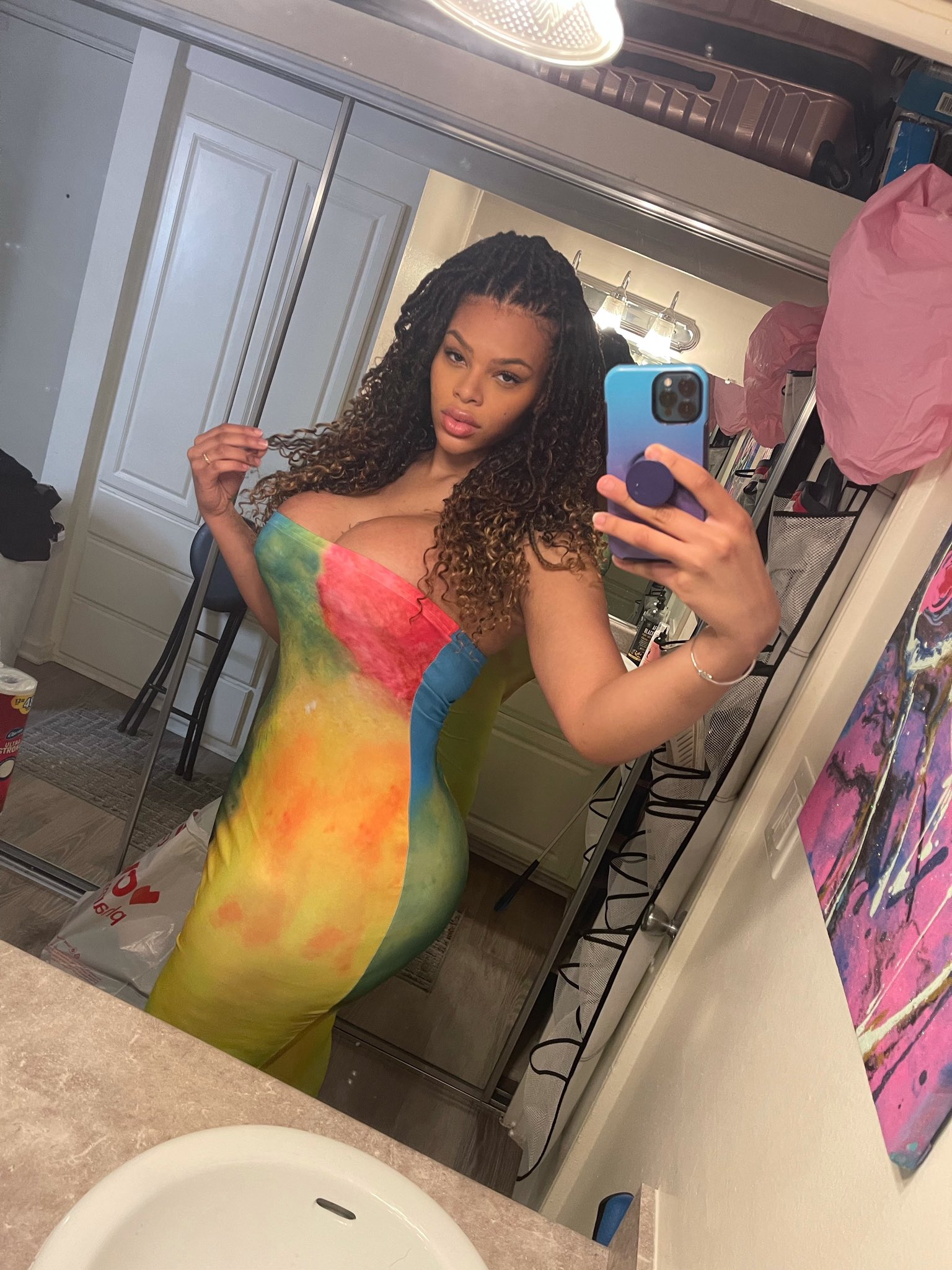 Halle Hayes : ClassyPornstars