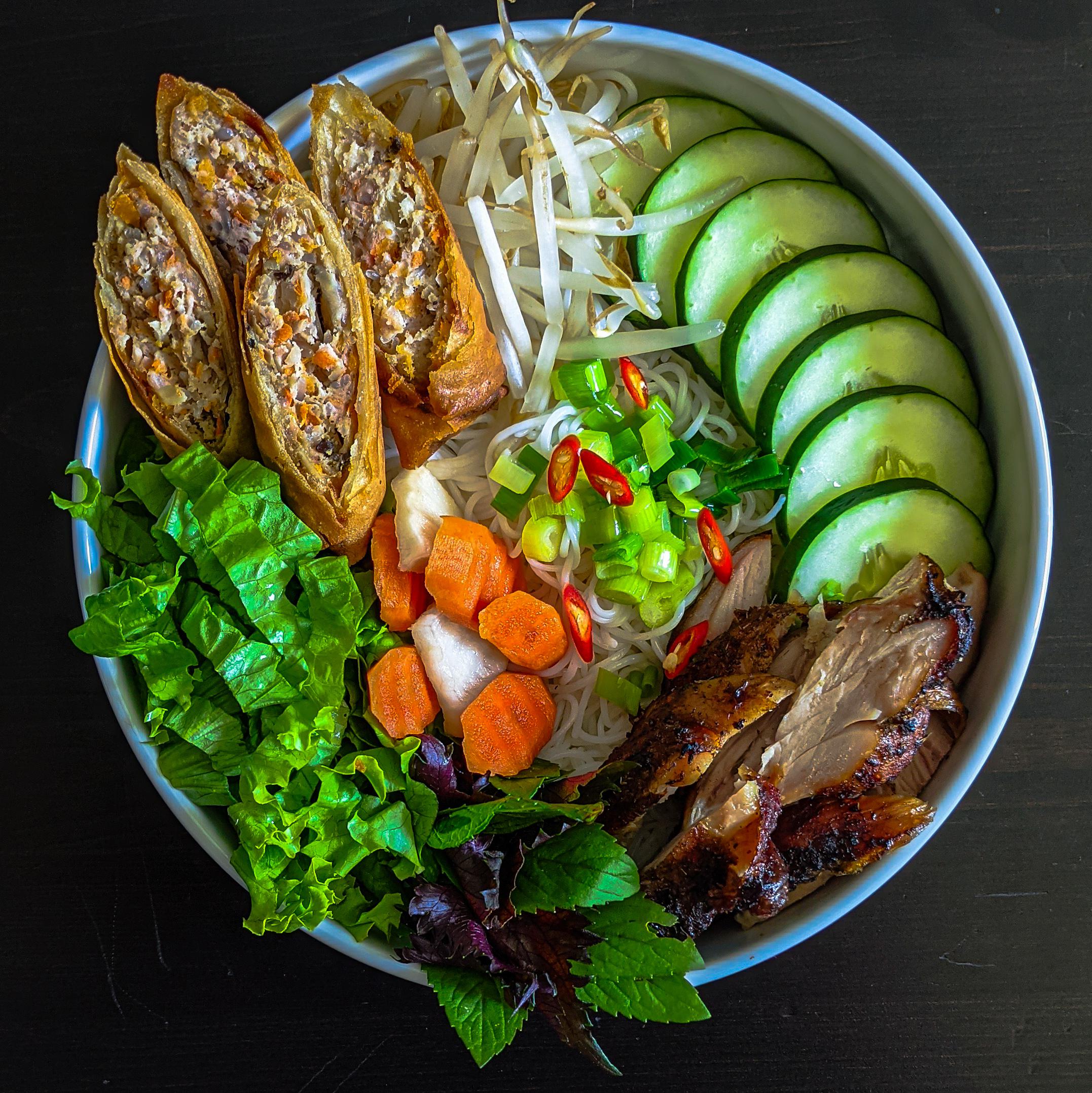 I made a Vietnamese Rice Noodle Bowl r/MealPics