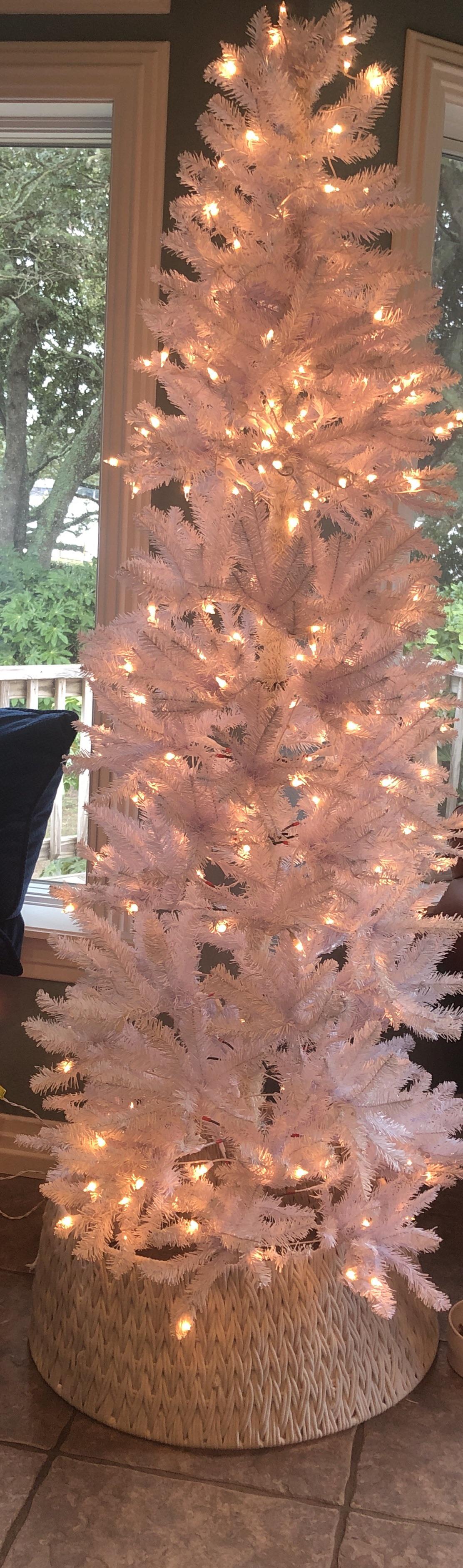 We put a Christmas tree up in our kitchen! Tis the season! r/christmas