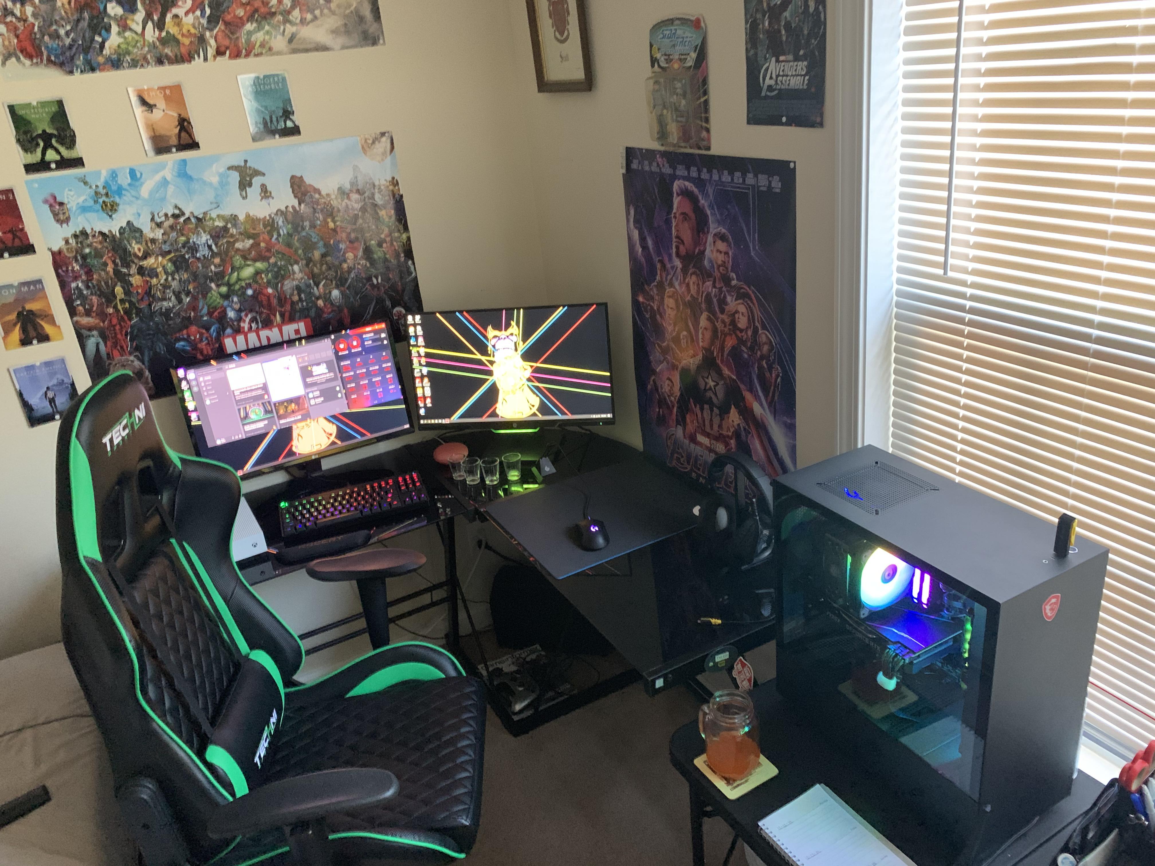 My marvel themed gaming setup r/Marvel