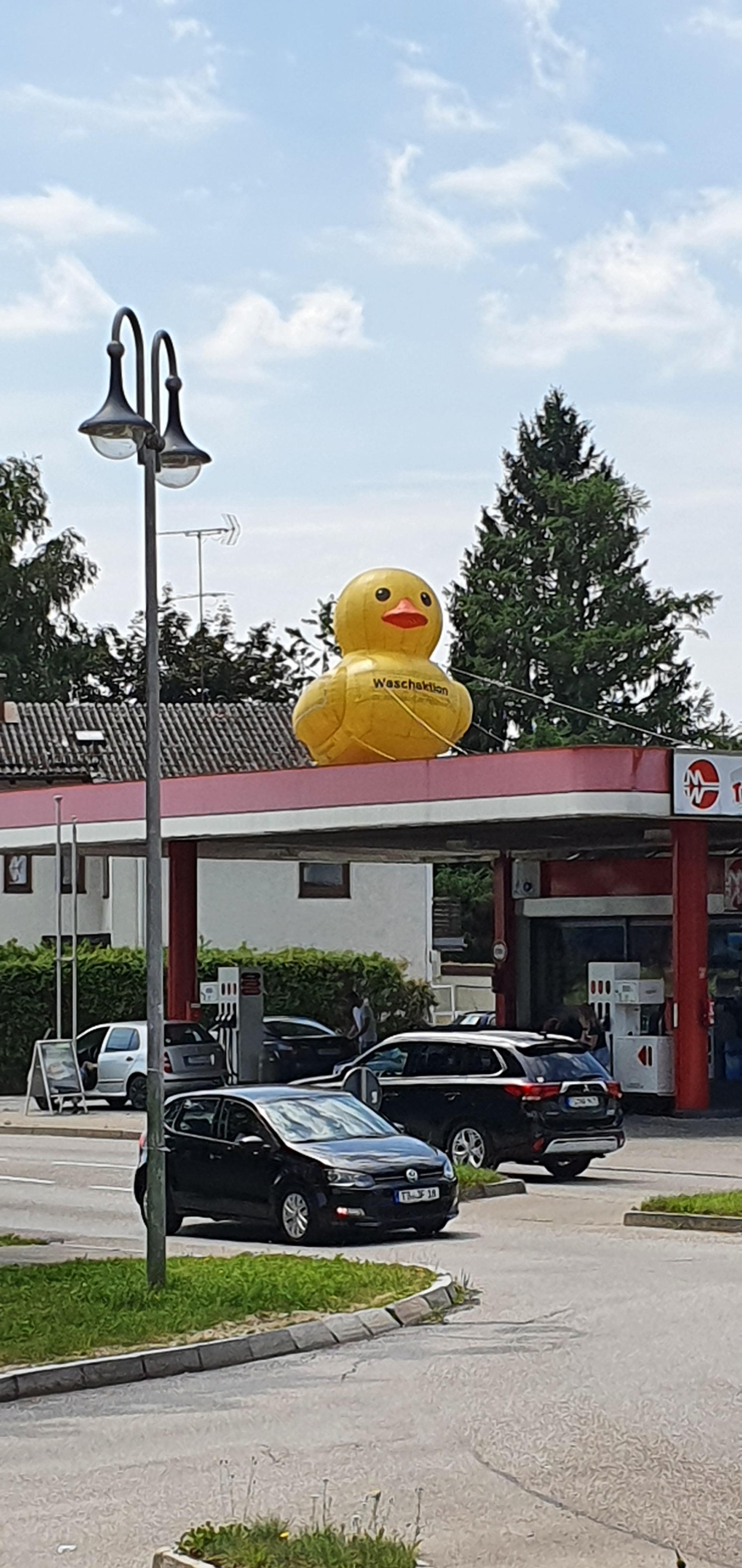 best gas station ever =)) r/Lampposts