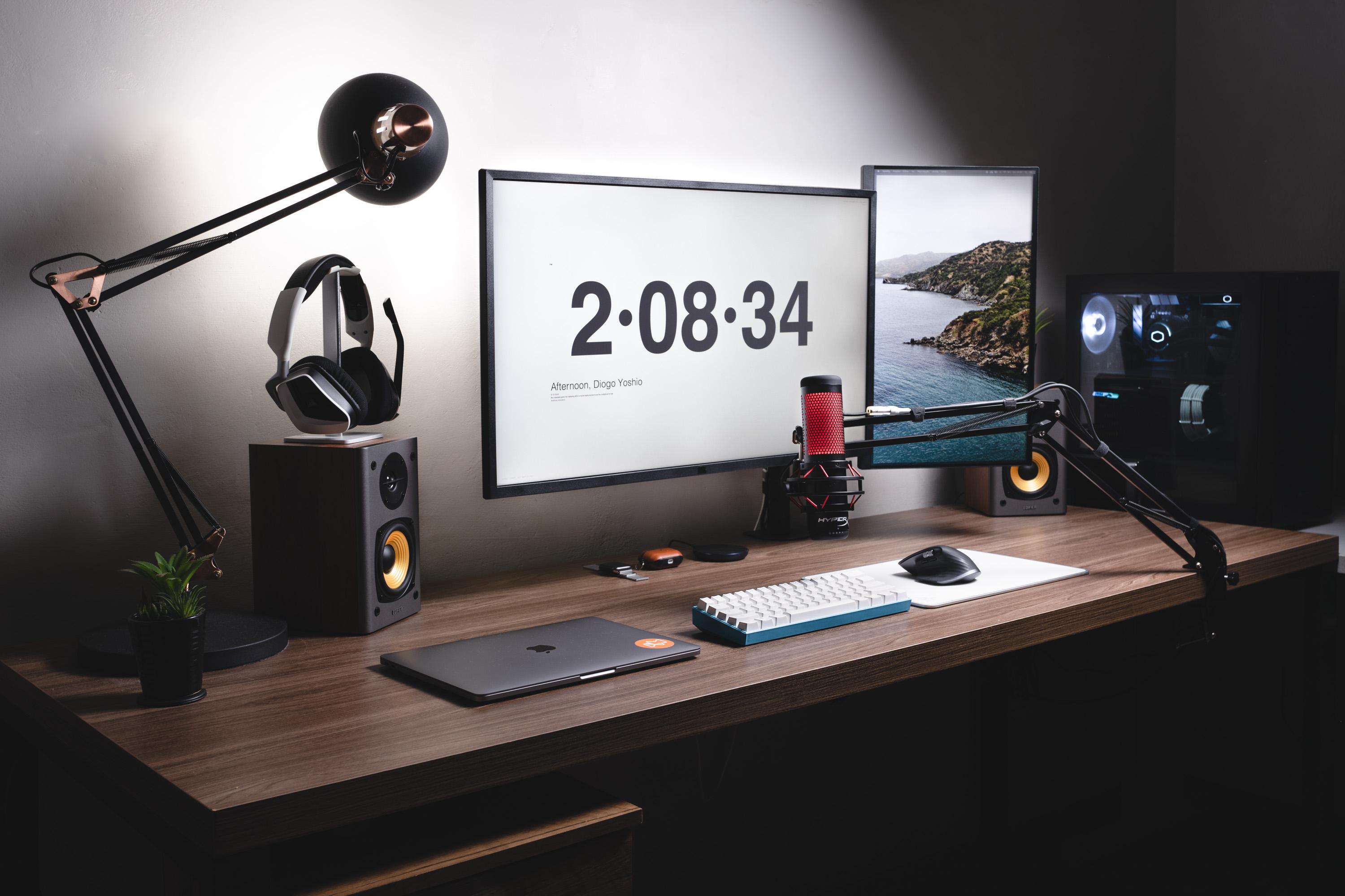 My clean desk setup r/battlestations