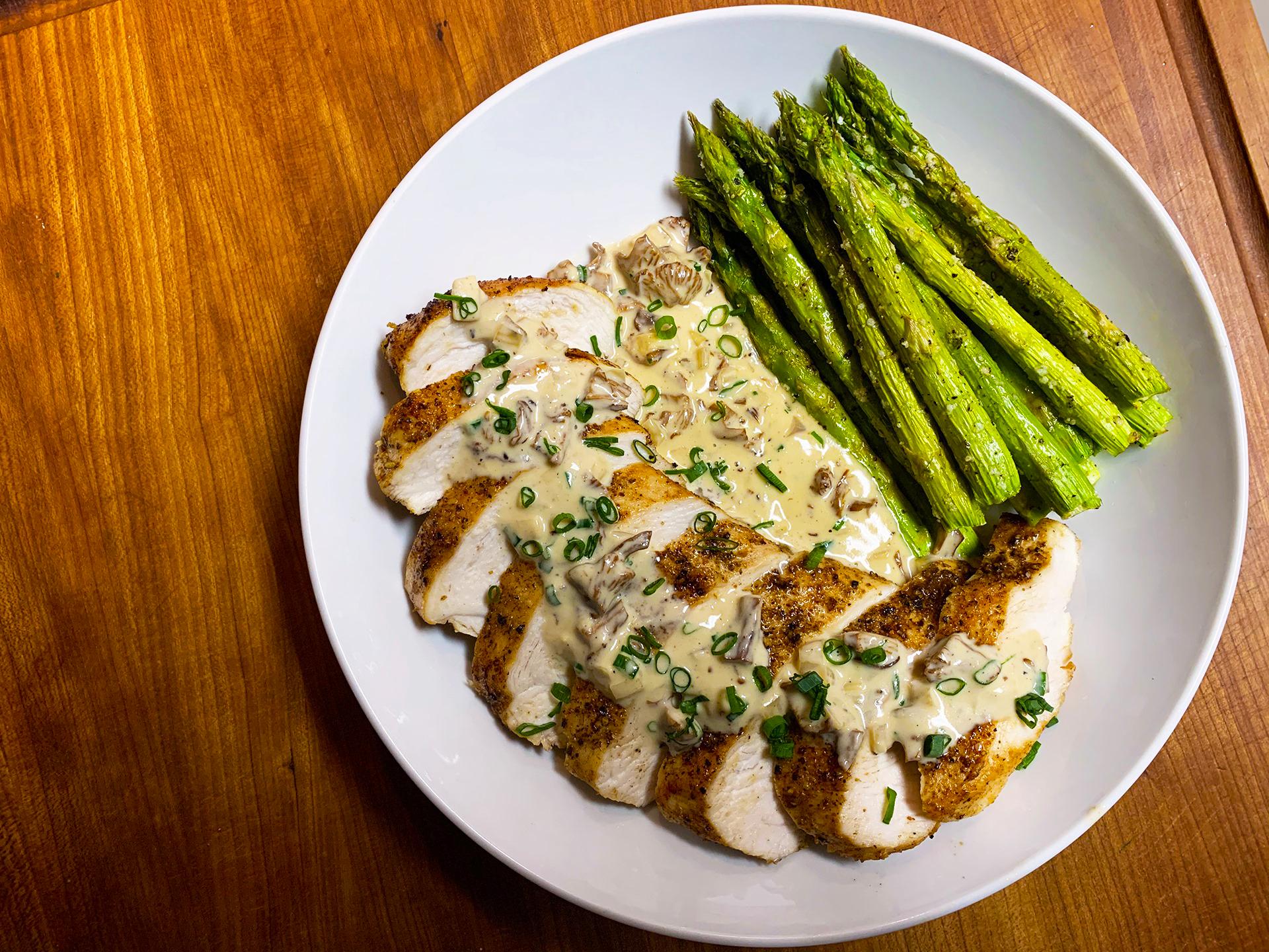 Panseared chicken breast with roasted asparagus and a shallot/chanterelle cream sauce. r
