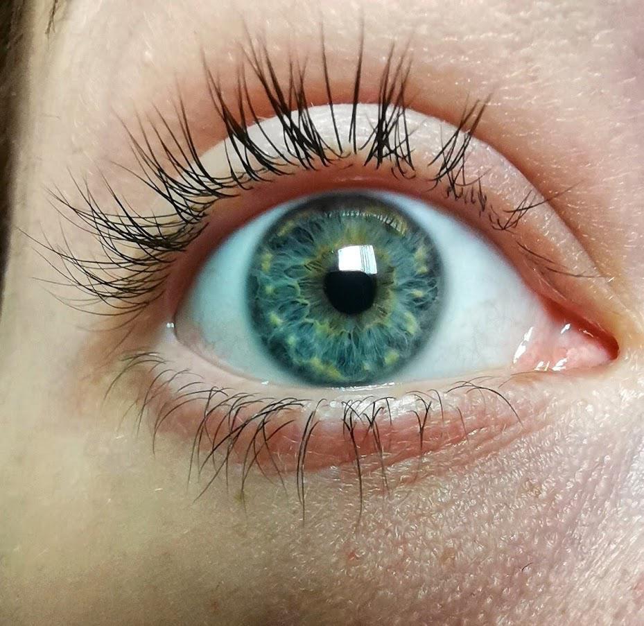 My bluegreen eyes👀 maybe central heterochromia? r/eyes