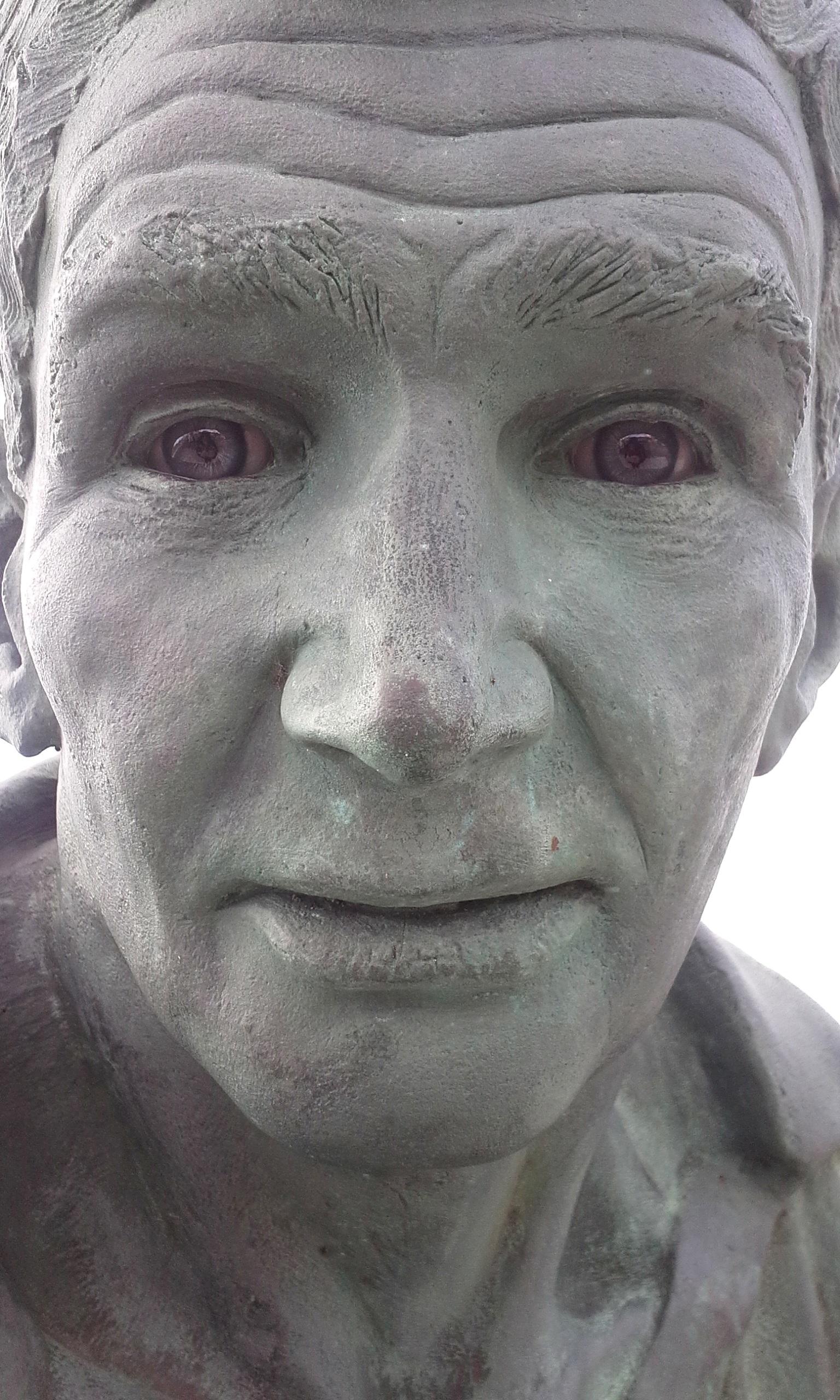 This statue's hyperrealistic eyes r/oddlyterrifying