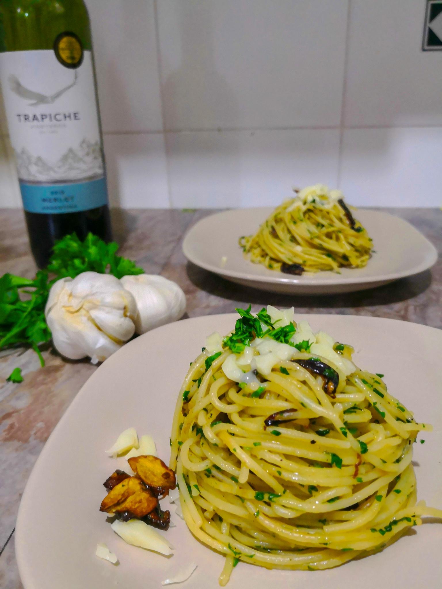 Pasta aglio e olio (pasta with garlic and oil) r/recipes