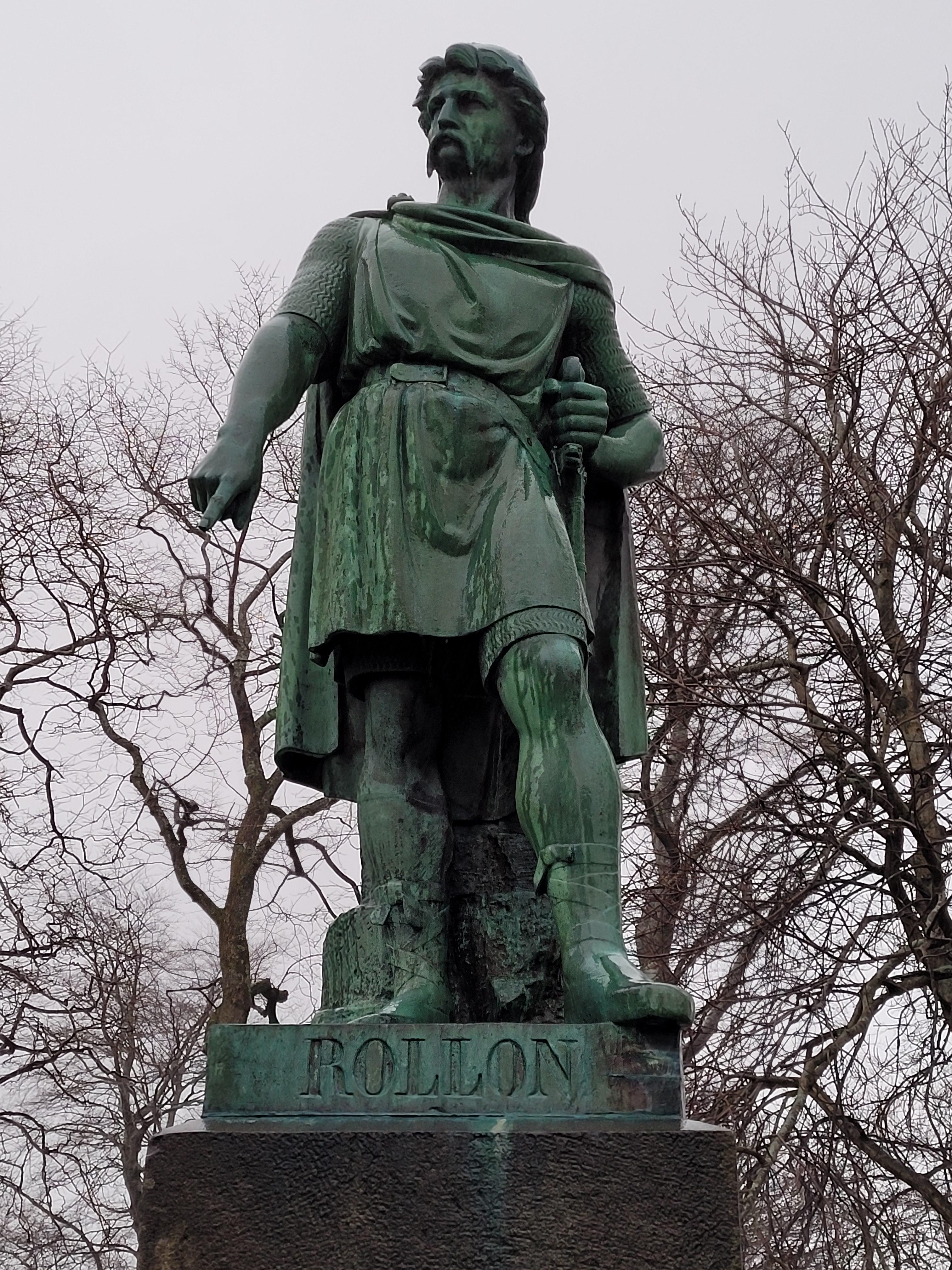 Rollo the Viking statue in Alesund, place of his birth. I walked