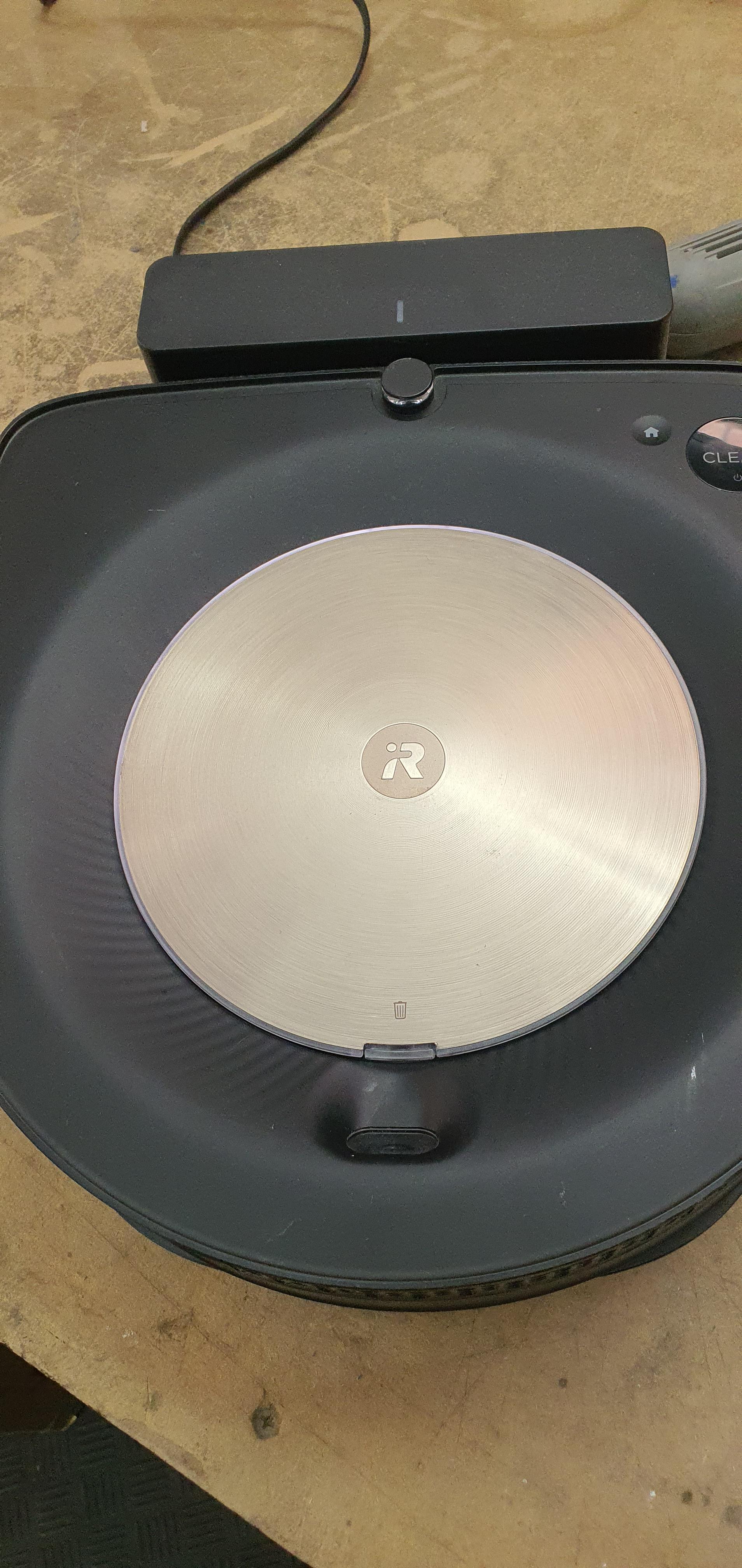 My Roomba S9 does nothing, it only has the white light sro turning