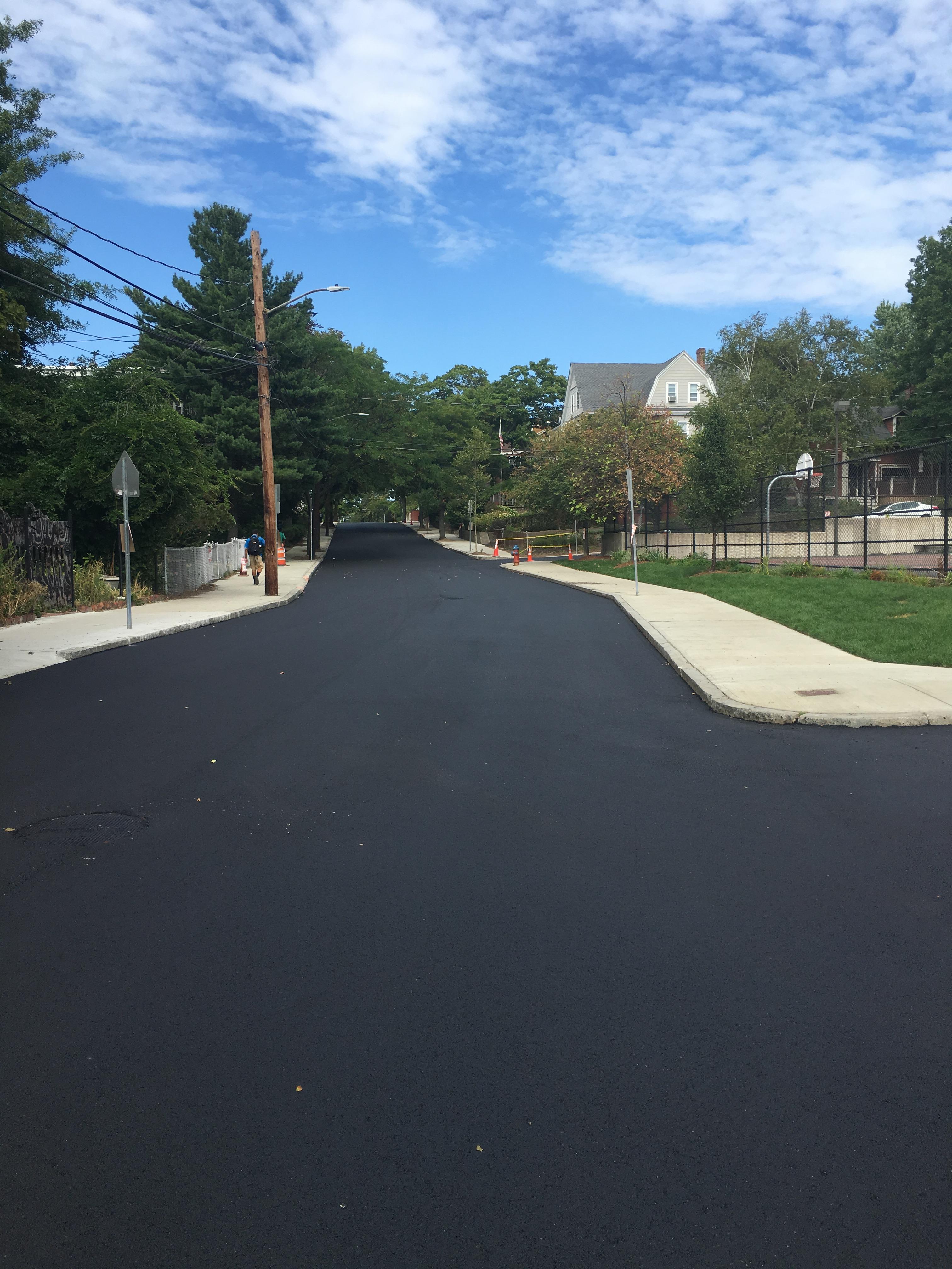 This freshly paved street r/oddlysatisfying