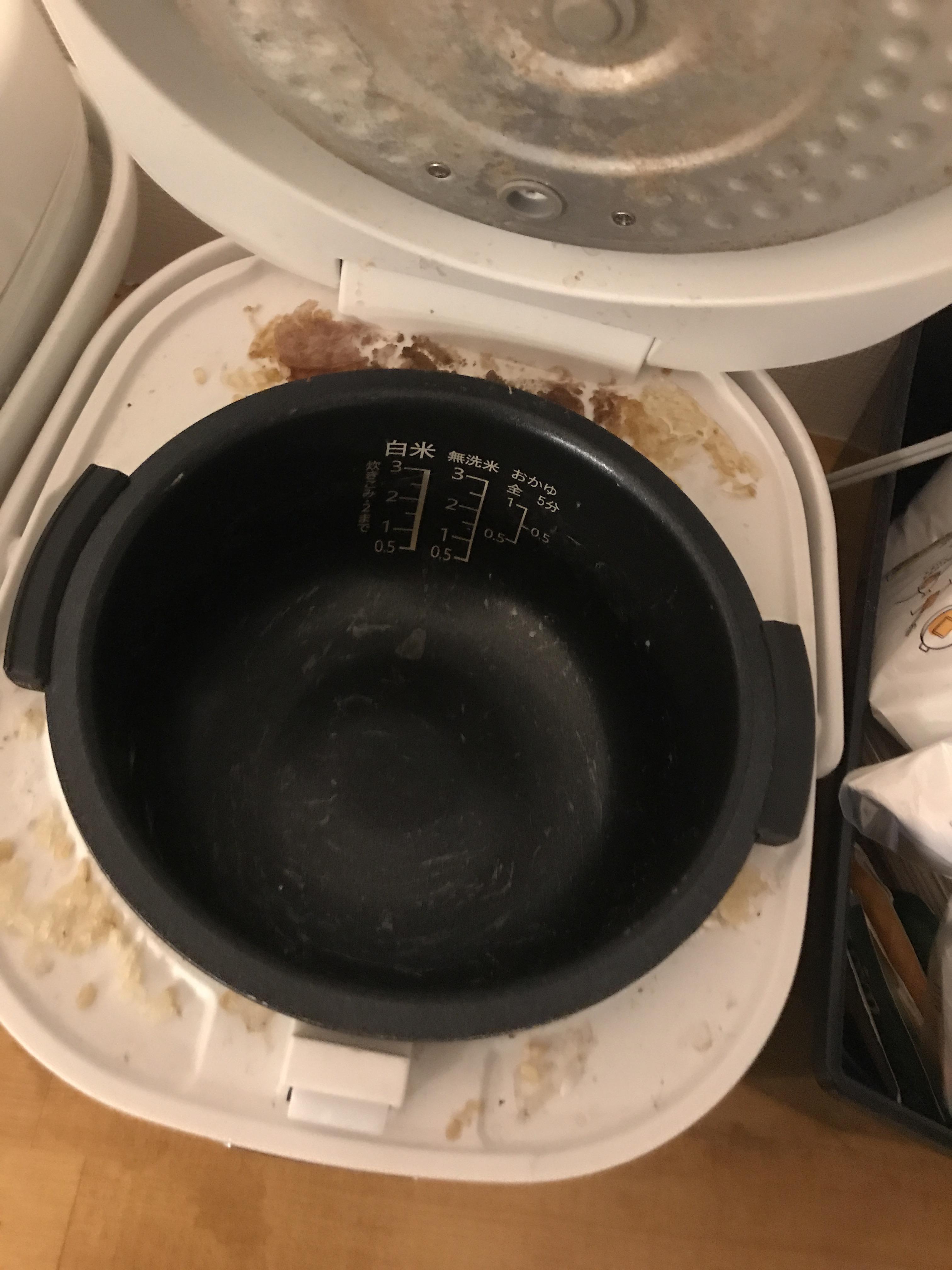 sharing a house in japan with 4 people... somehow they always ALWAYS