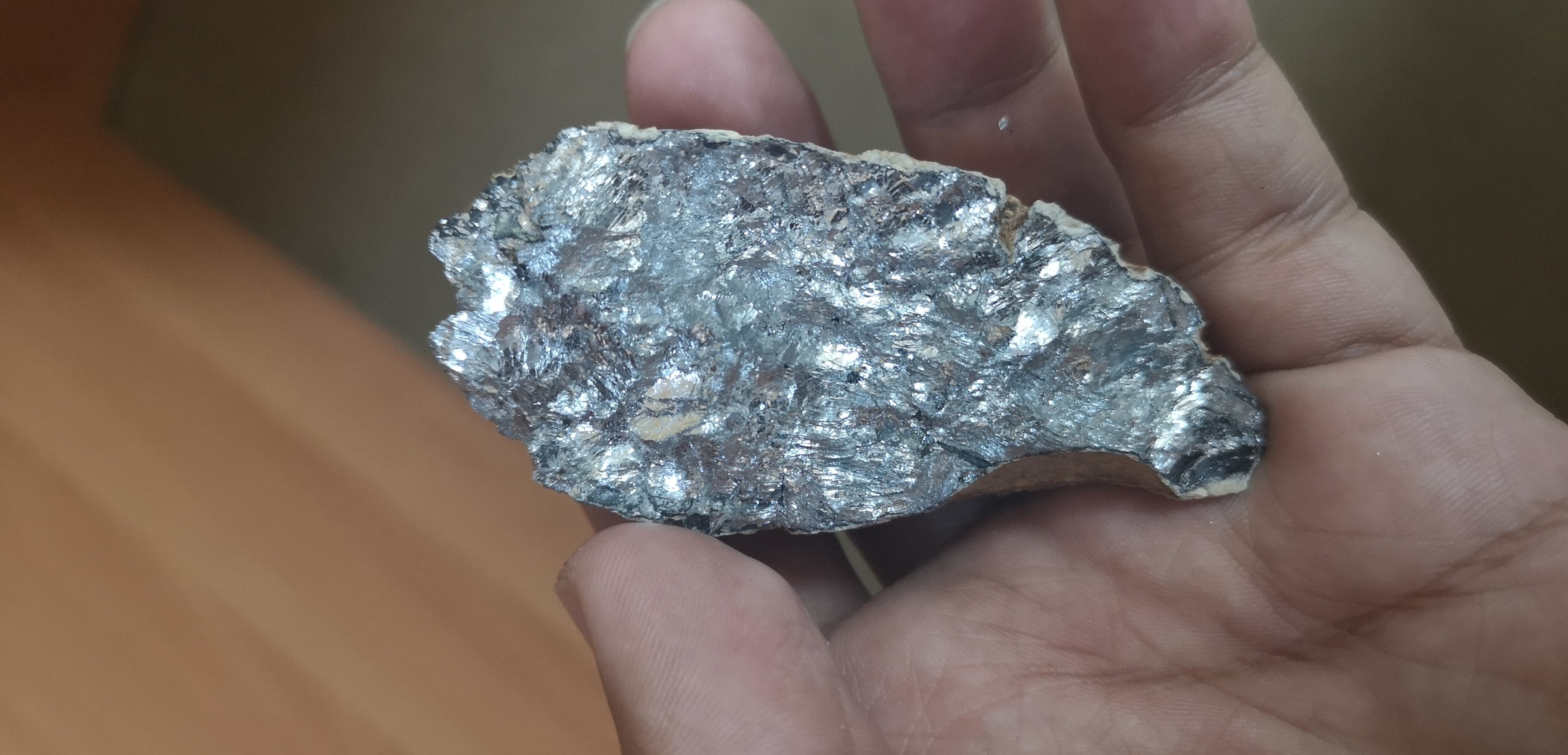 Help me to identify this mineral🤓 Metallic luster, very high specific