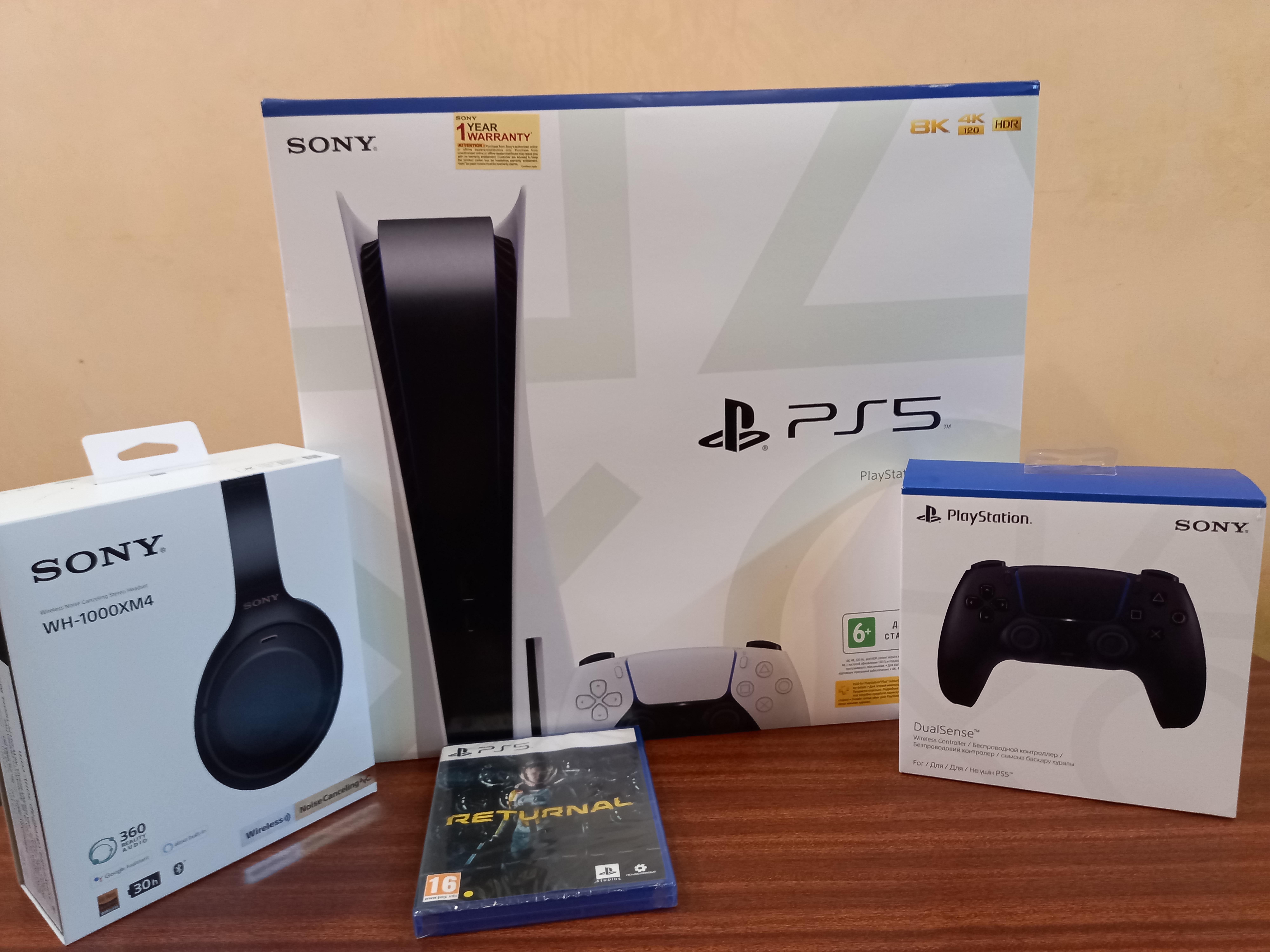 MY FIRST EVER CONSOLE WITH MASSIVELY AWESOME COMBO !!! r/playstation