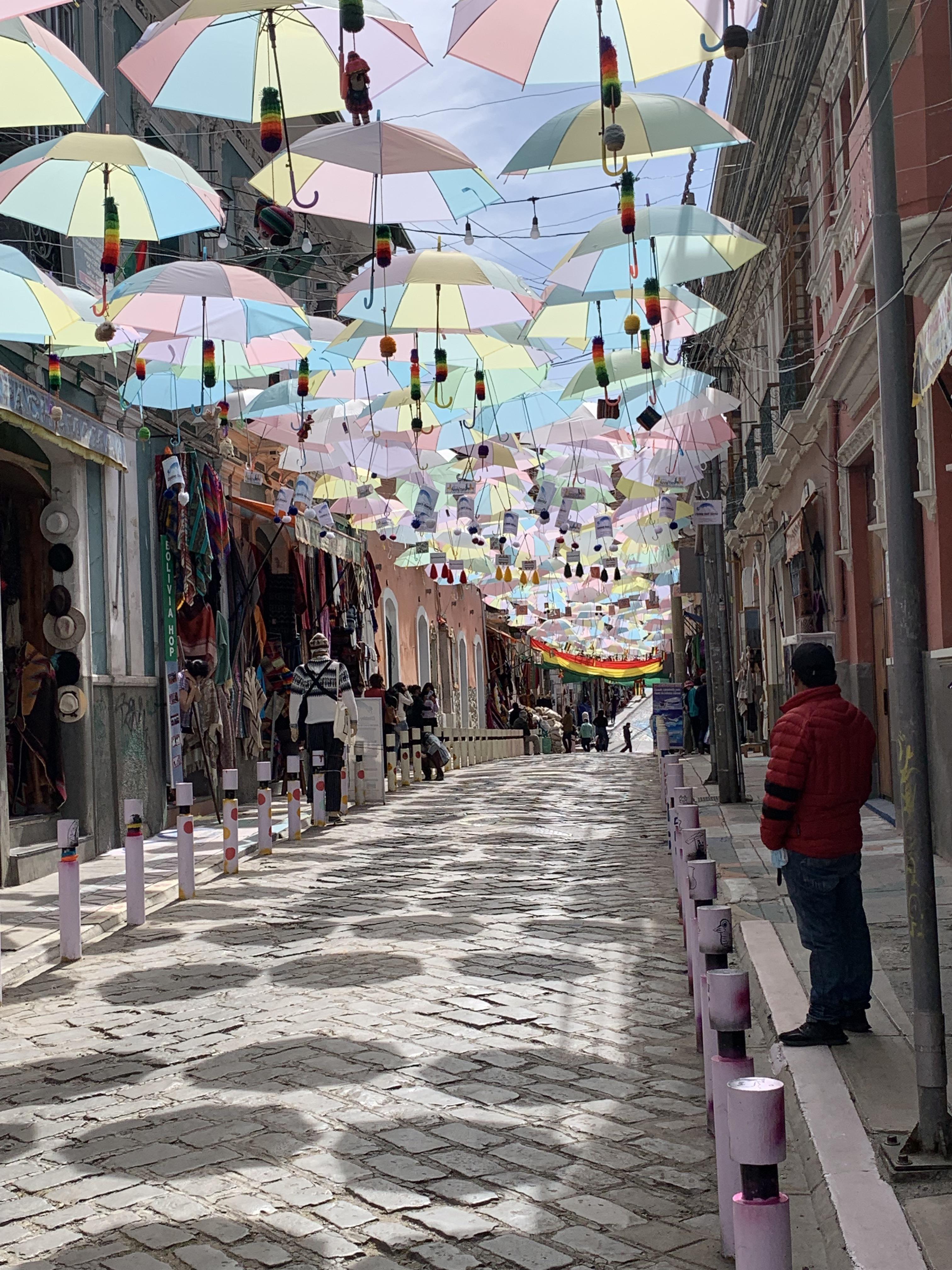 [OC] Calle Sagarnaga in La Paz, Bolivia r/CityPorn
