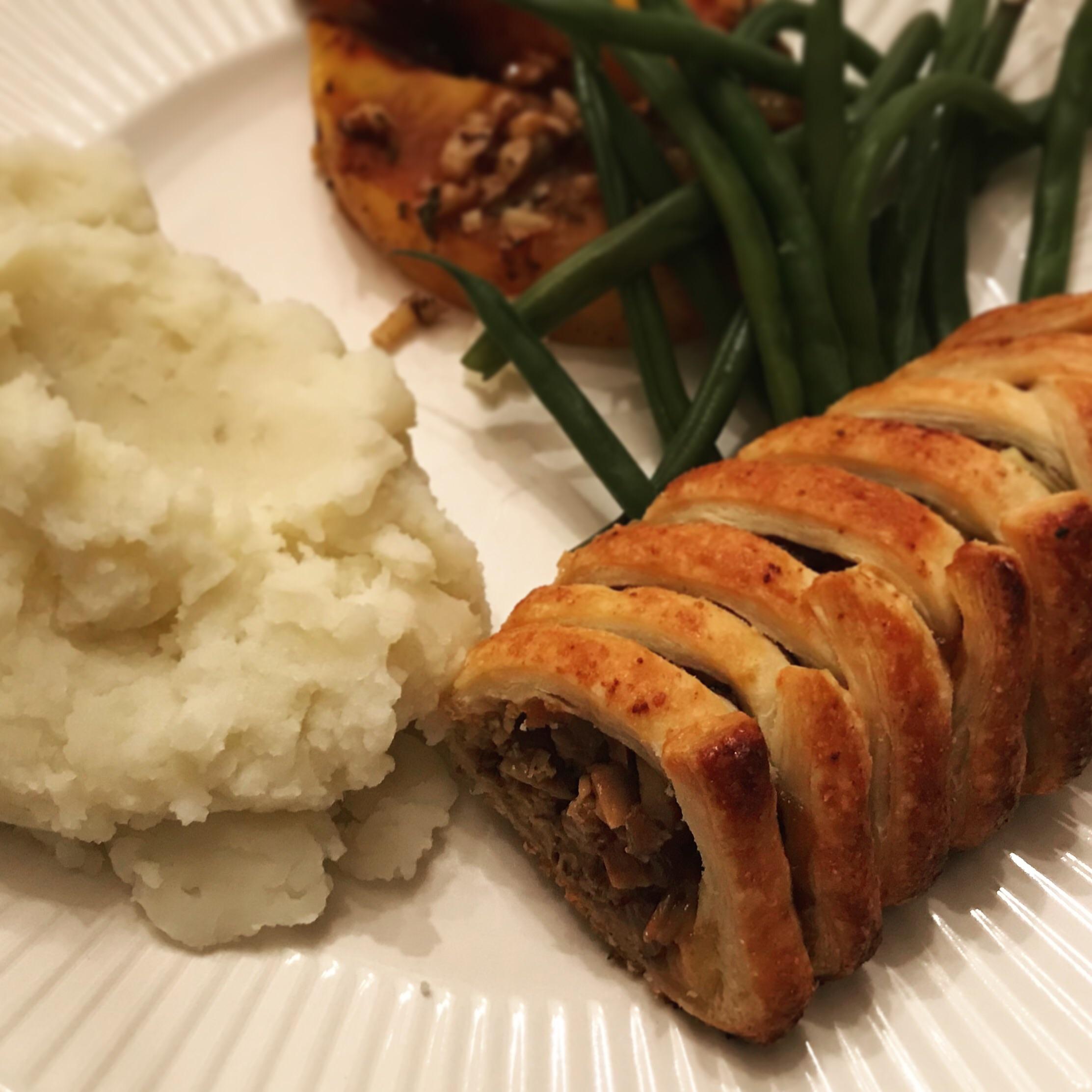Sausage, mushroom, and caramelized onion Wellington r/vegan