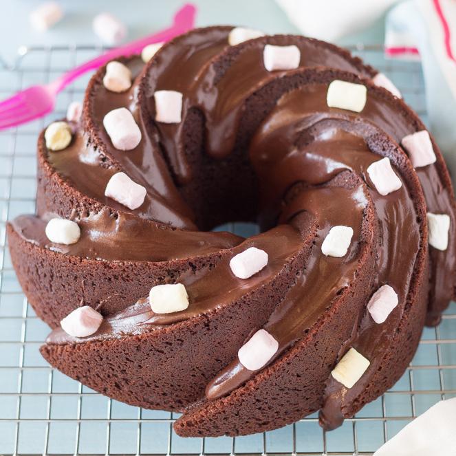 Chocolate and Cream Bundt Cake with Chocolate Icing [663x663] r/FoodPorn