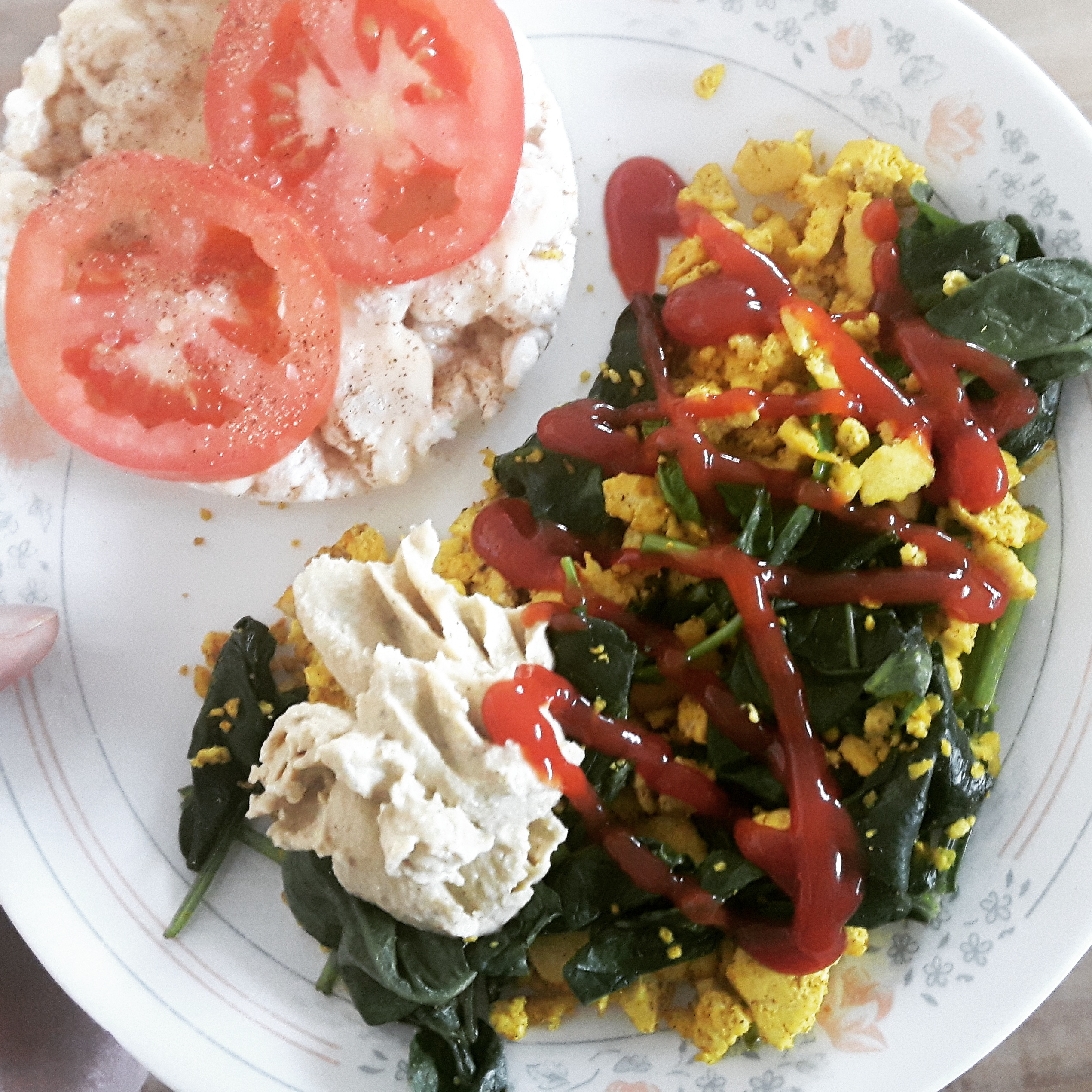 Lazy weekend breakfast tofu spinach scramble (267 kcal, 17g protein