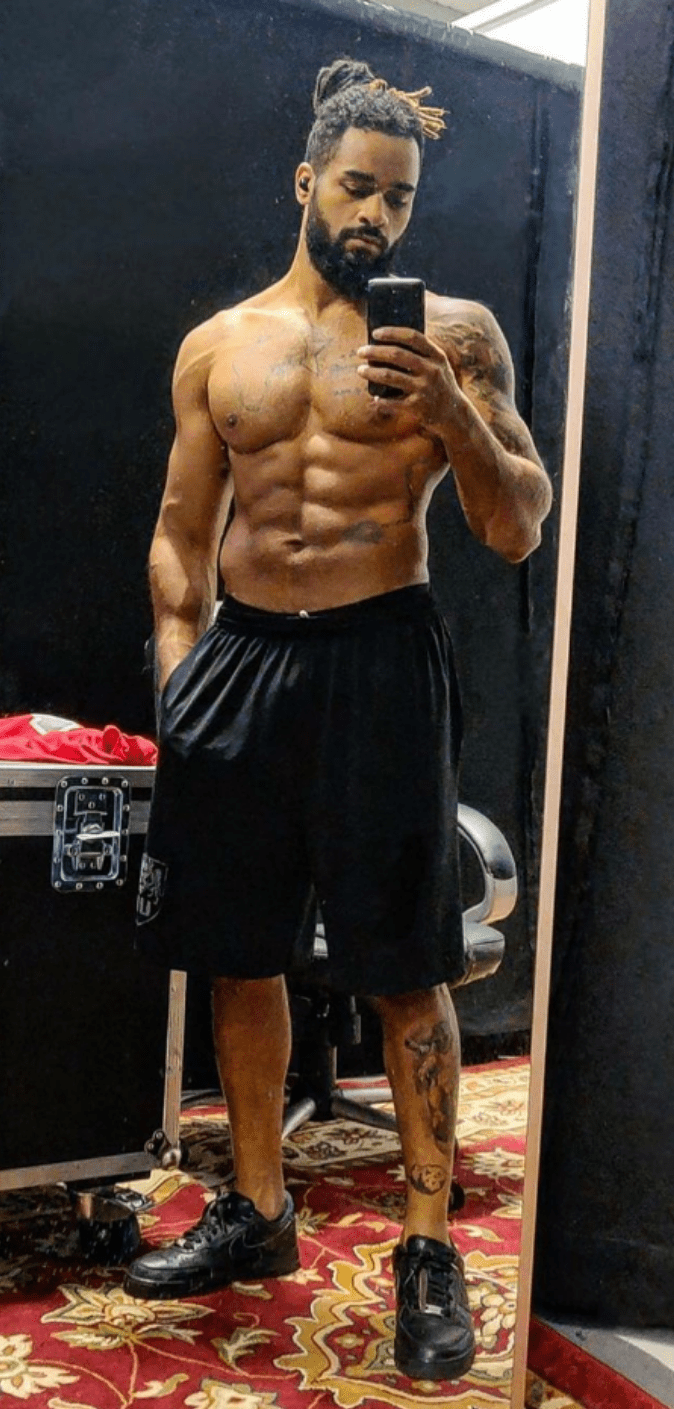 Oliver Carter 🥵 : WrestleWithThePackage