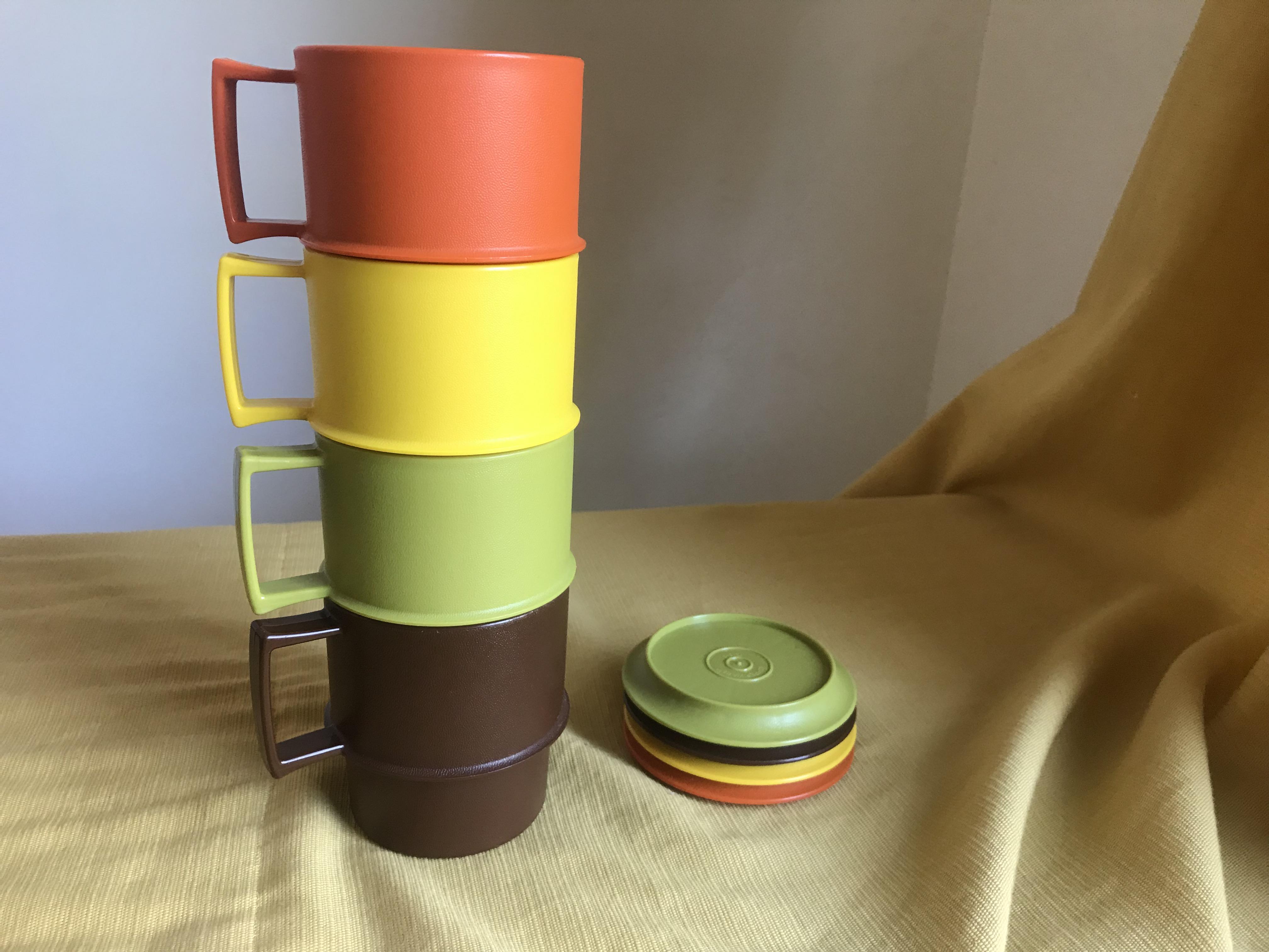 Lovin’ the color combo on these Tupperware cups and lids I got from a