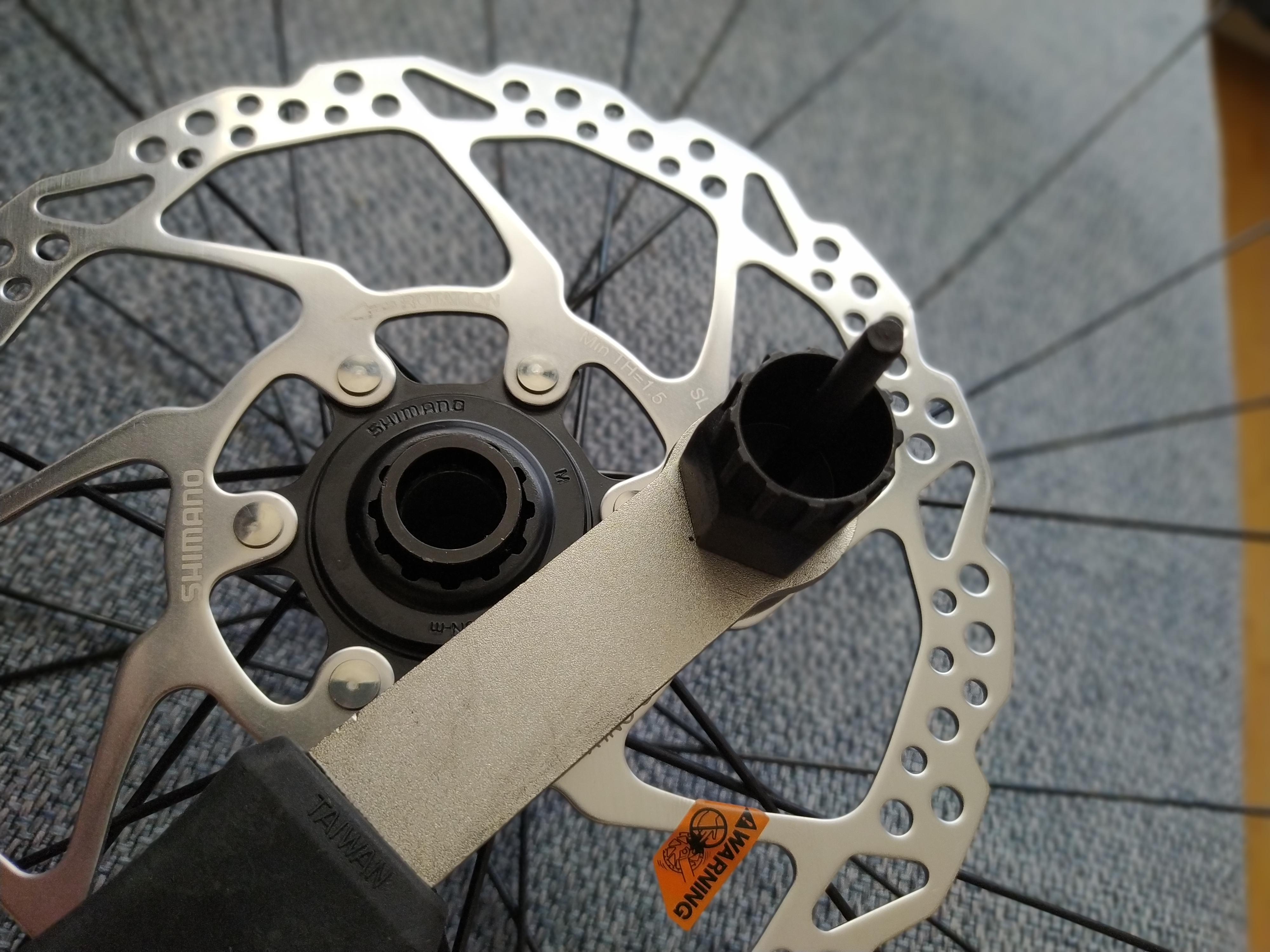 Center lock tool won't fit over the hub, so I can't lock my rotor. r